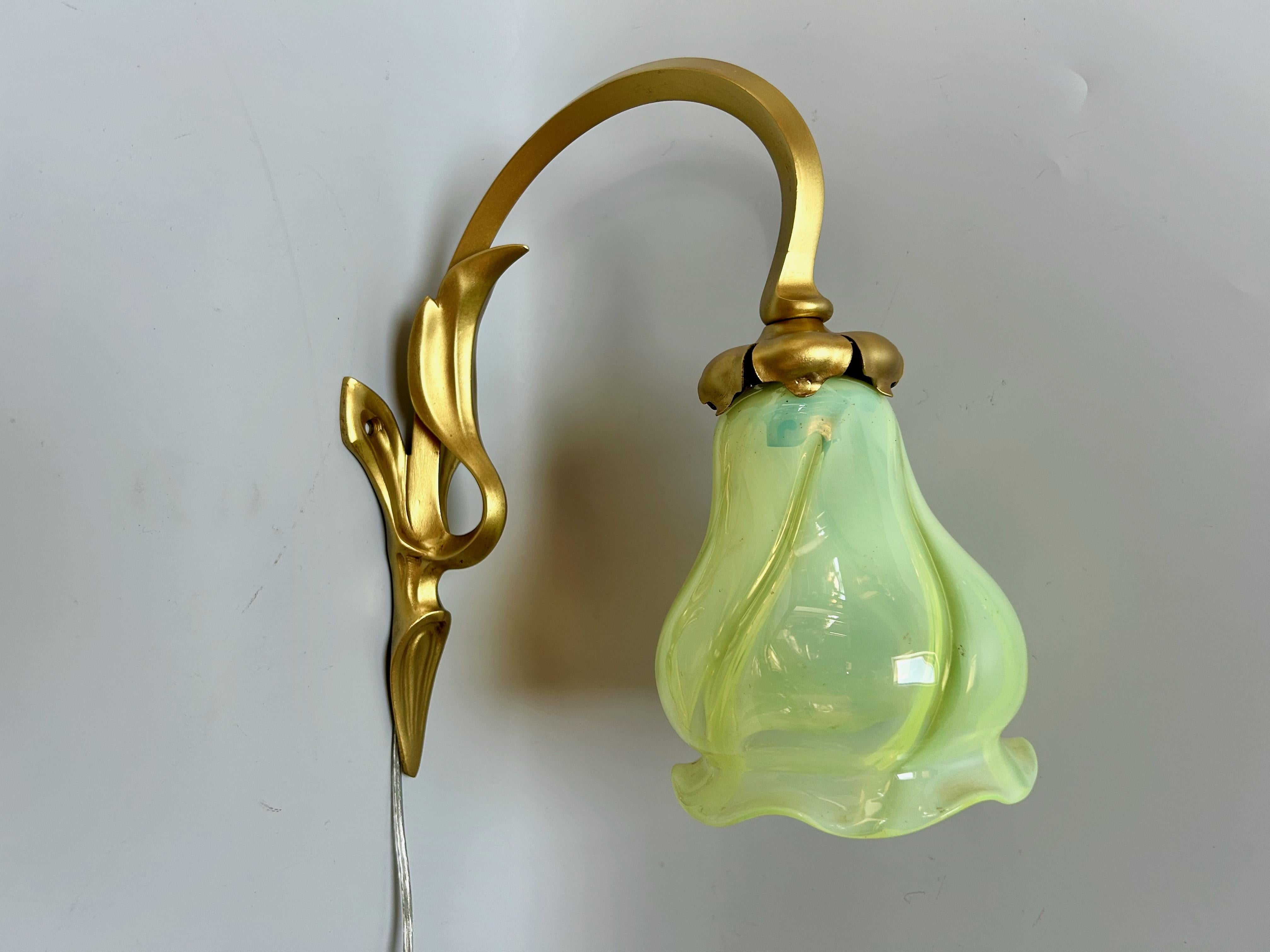 Bronzo Coppia di lampade da parete in stile liberty in vendita