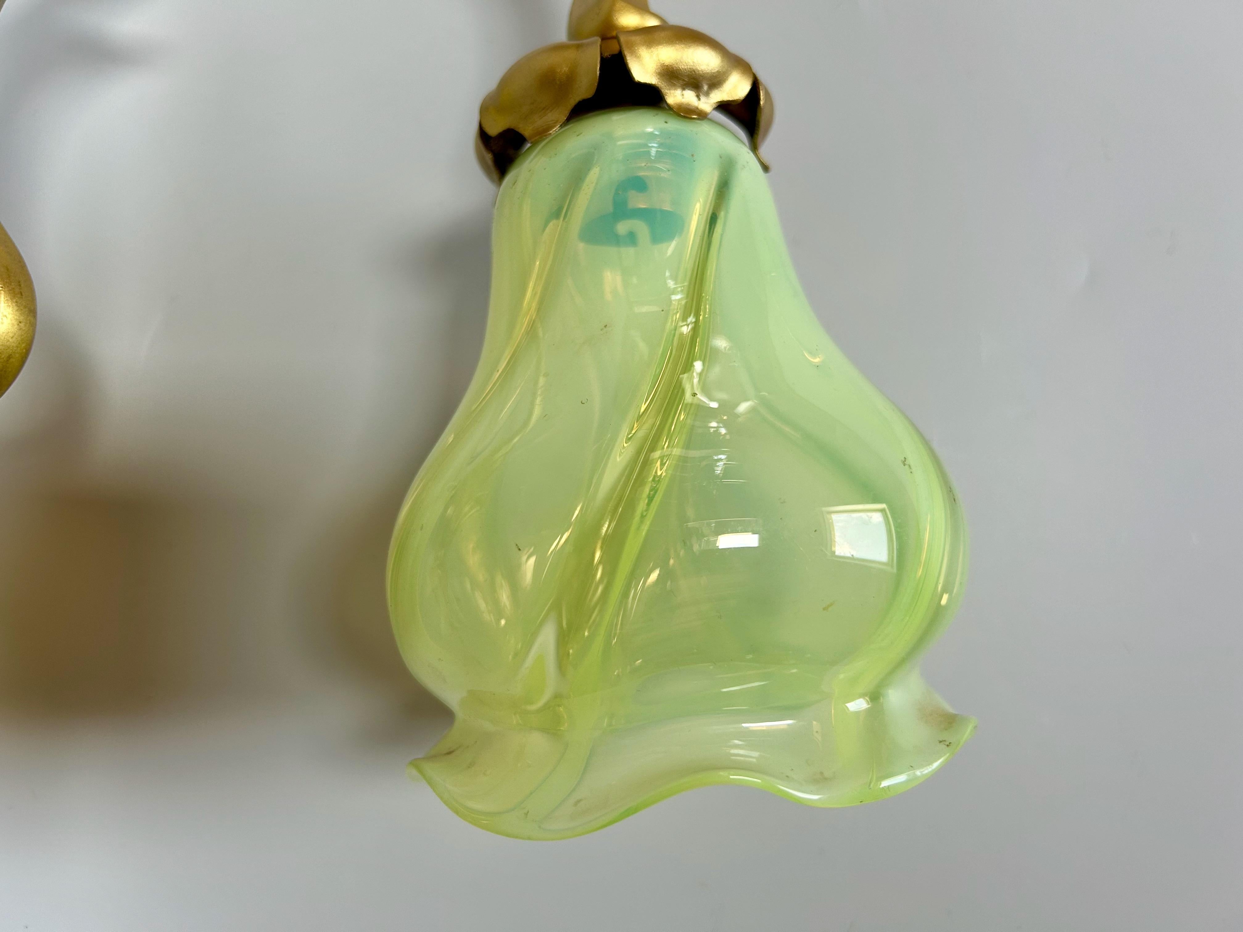 Coppia di lampade da parete in stile liberty in vendita 2