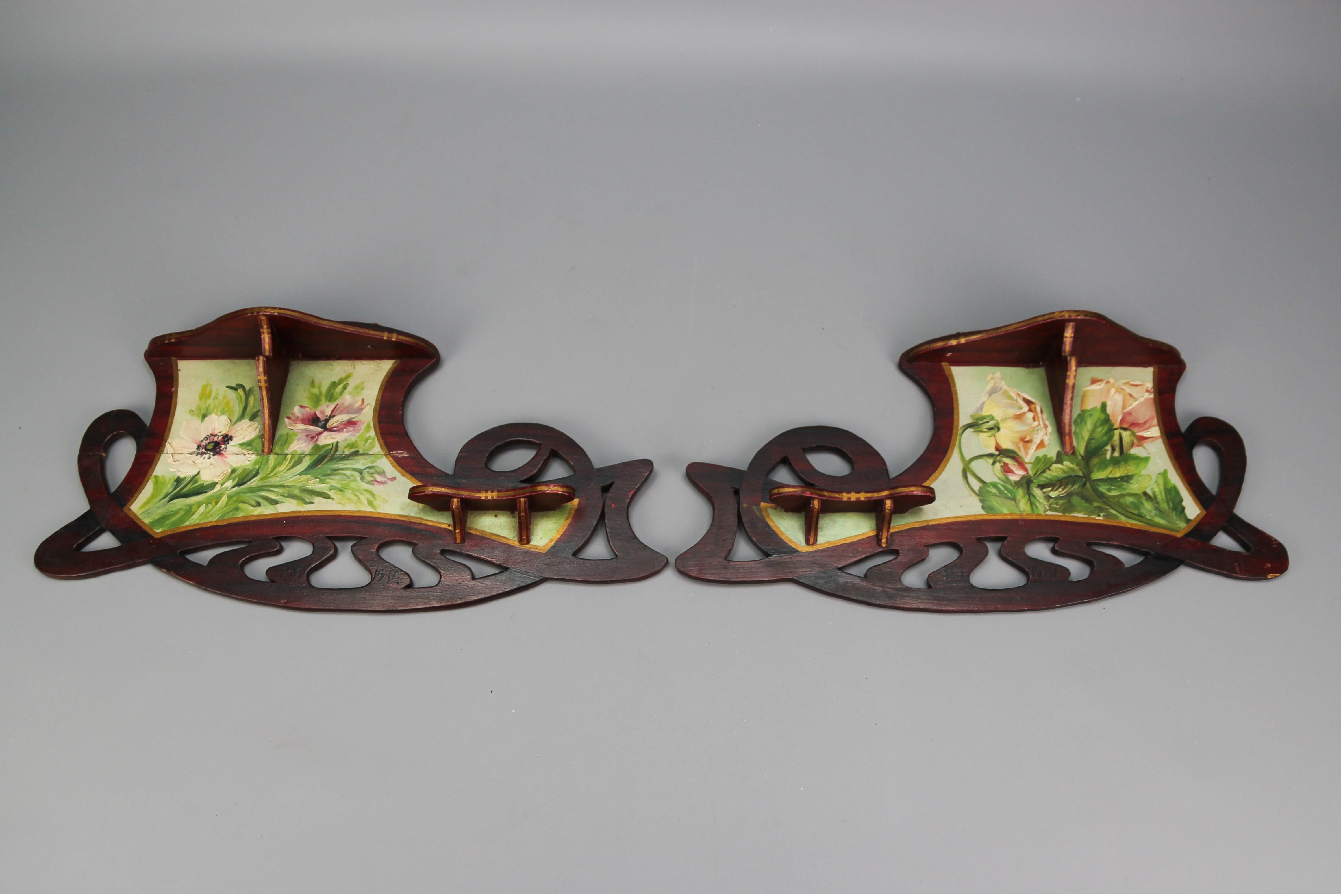 Pair of Art Nouveau wooden hand-painted floral shelves, Germany, 1910.
A beautiful pair of antique Art Nouveau period wooden shelves/consoles with hand-painted floral decors. These adorable shelves are made of pine wood, colored in dark brown, and