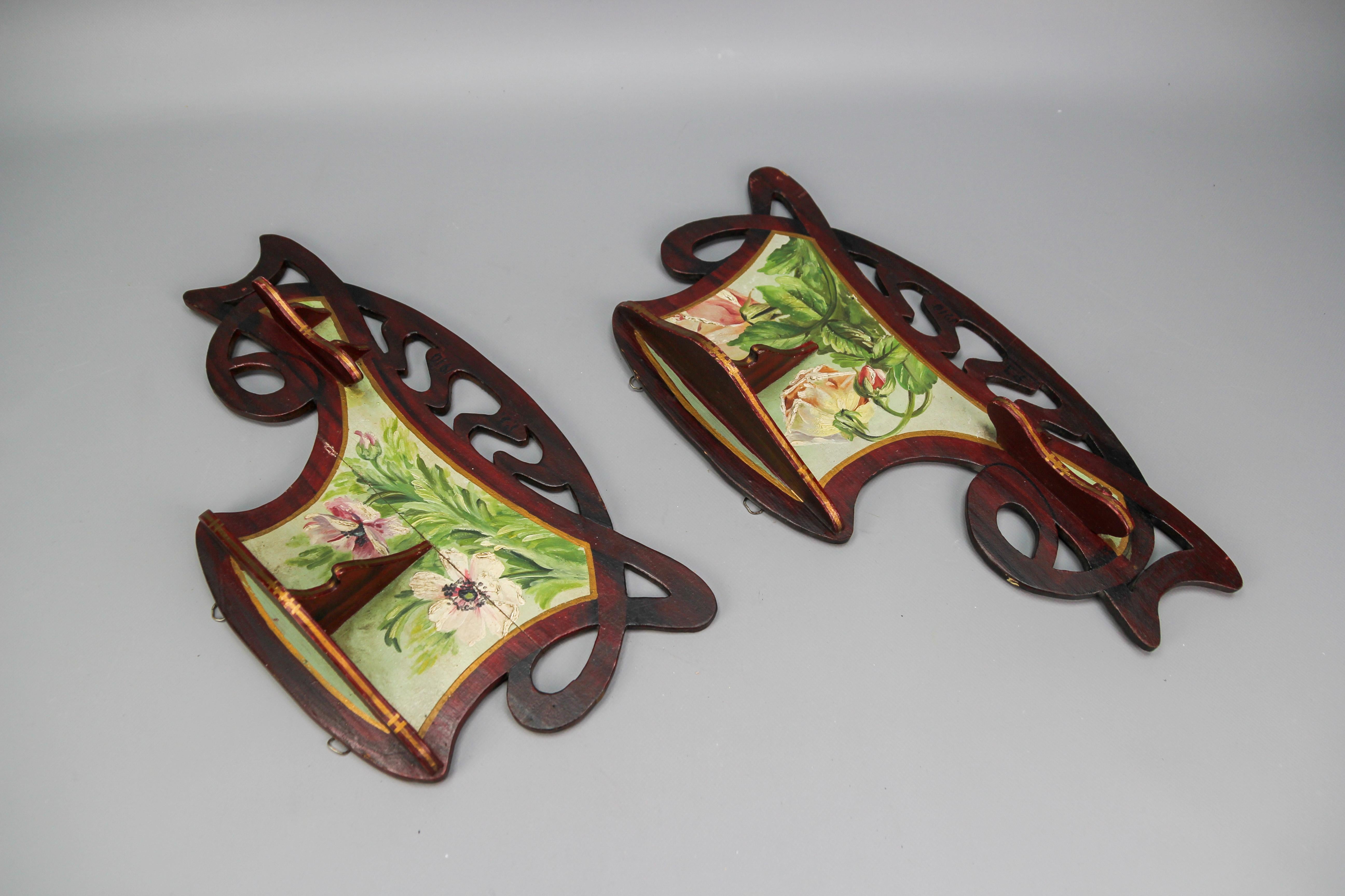 Pair of Art Nouveau Wooden Hand-Painted Floral Shelves, Germany, 1910 For Sale 1