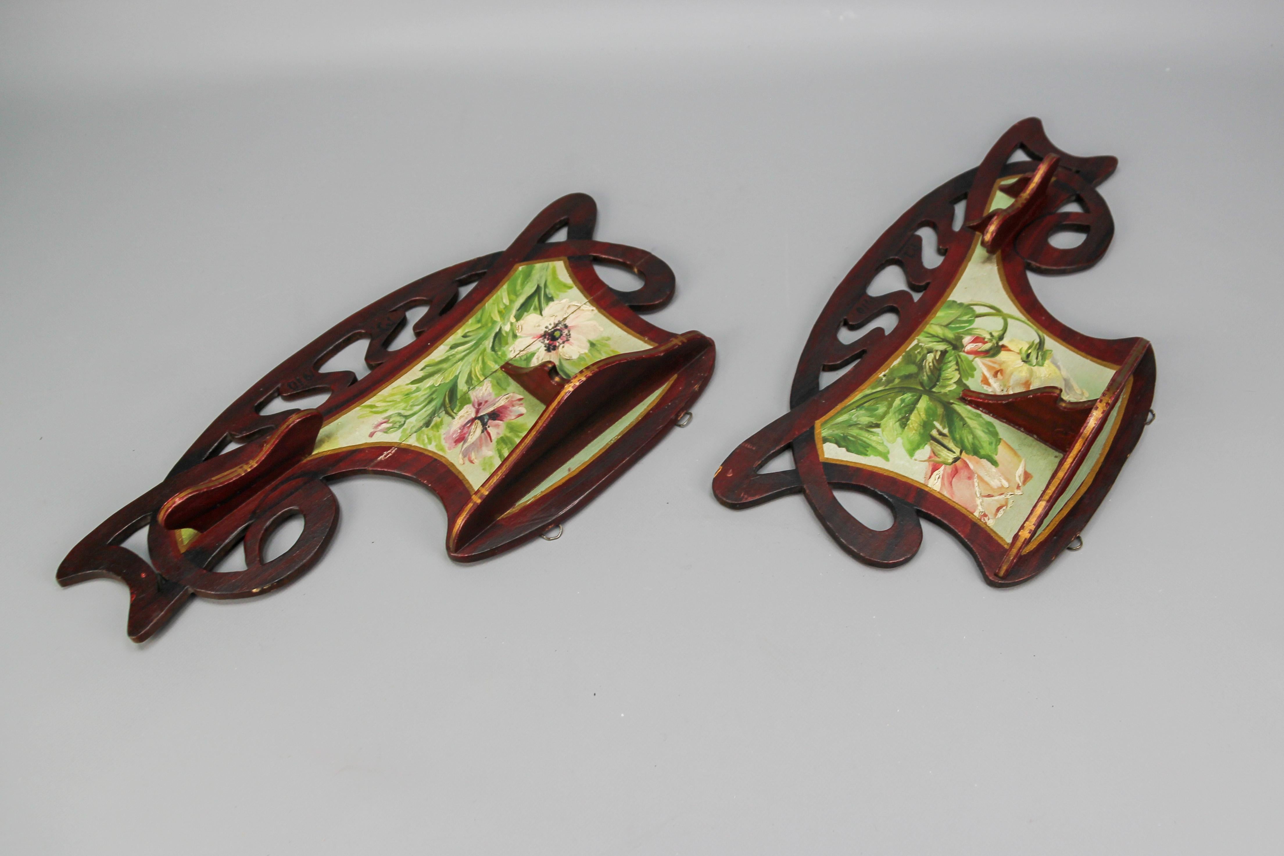 Pair of Art Nouveau Wooden Hand-Painted Floral Shelves, Germany, 1910 For Sale 3