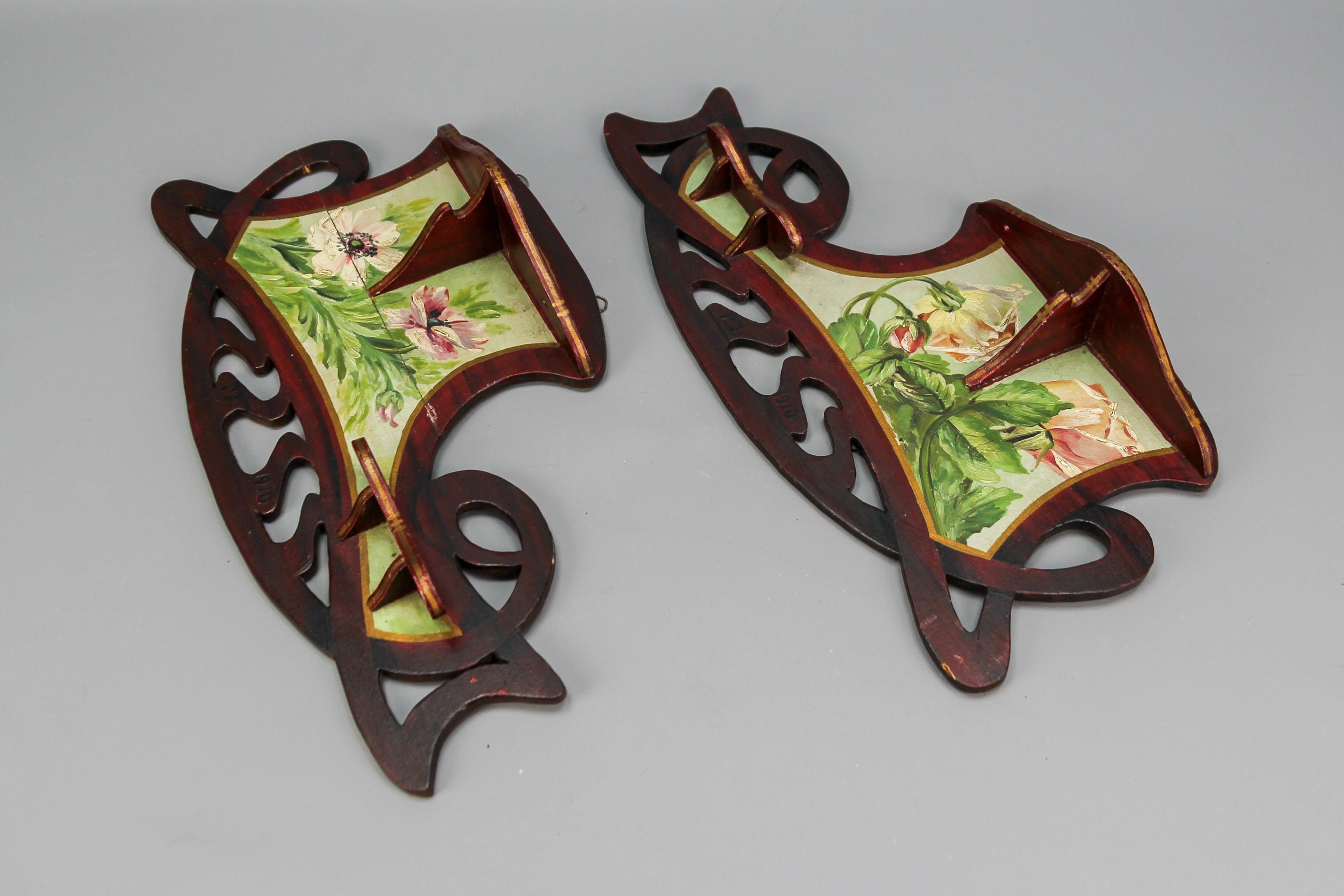 Pair of Art Nouveau Wooden Hand-Painted Floral Shelves, Germany, 1910 For Sale 4