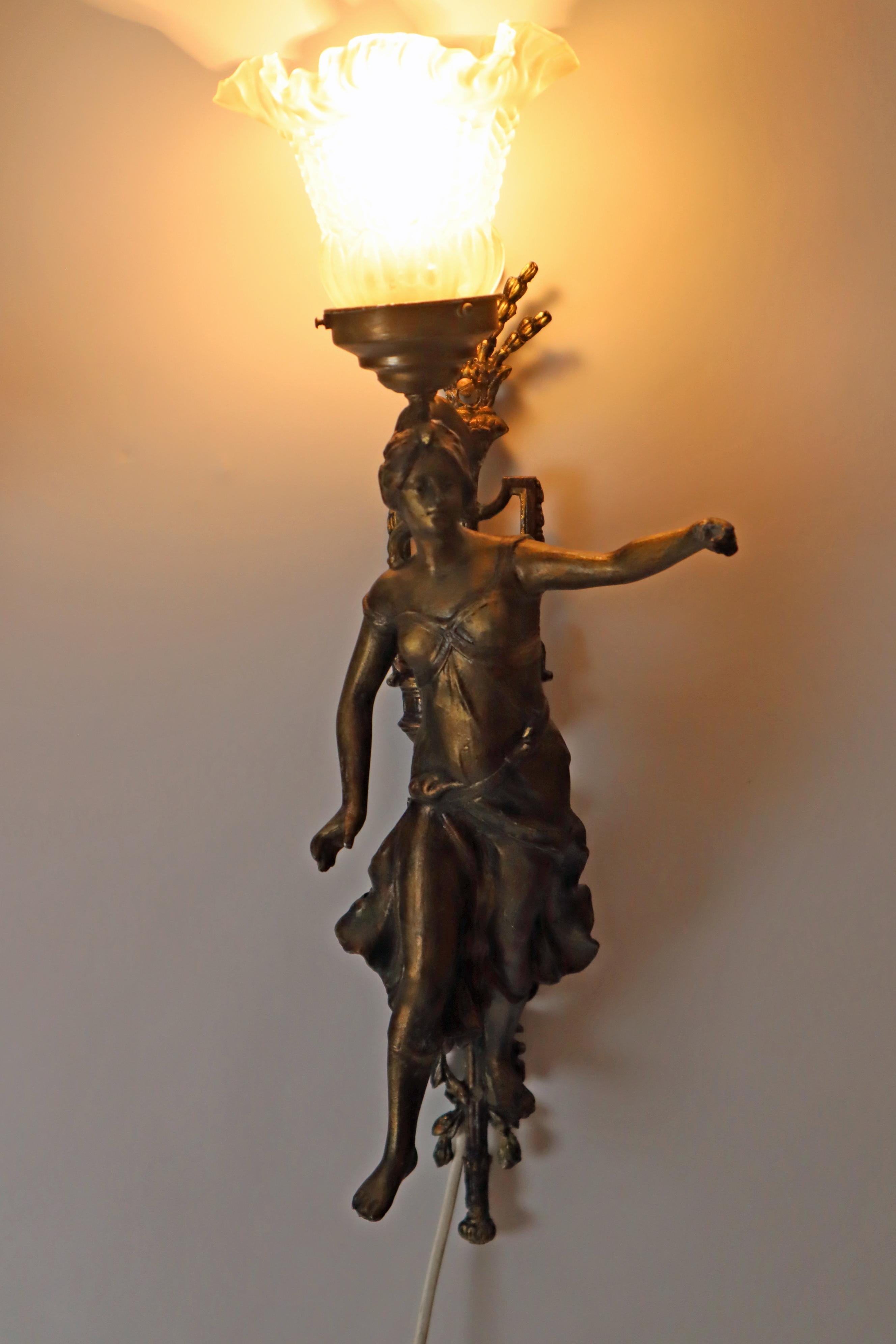Francese Coppia di appliques figurate Art Novo Marinaio e contadina 1890 circa Francia in vendita
