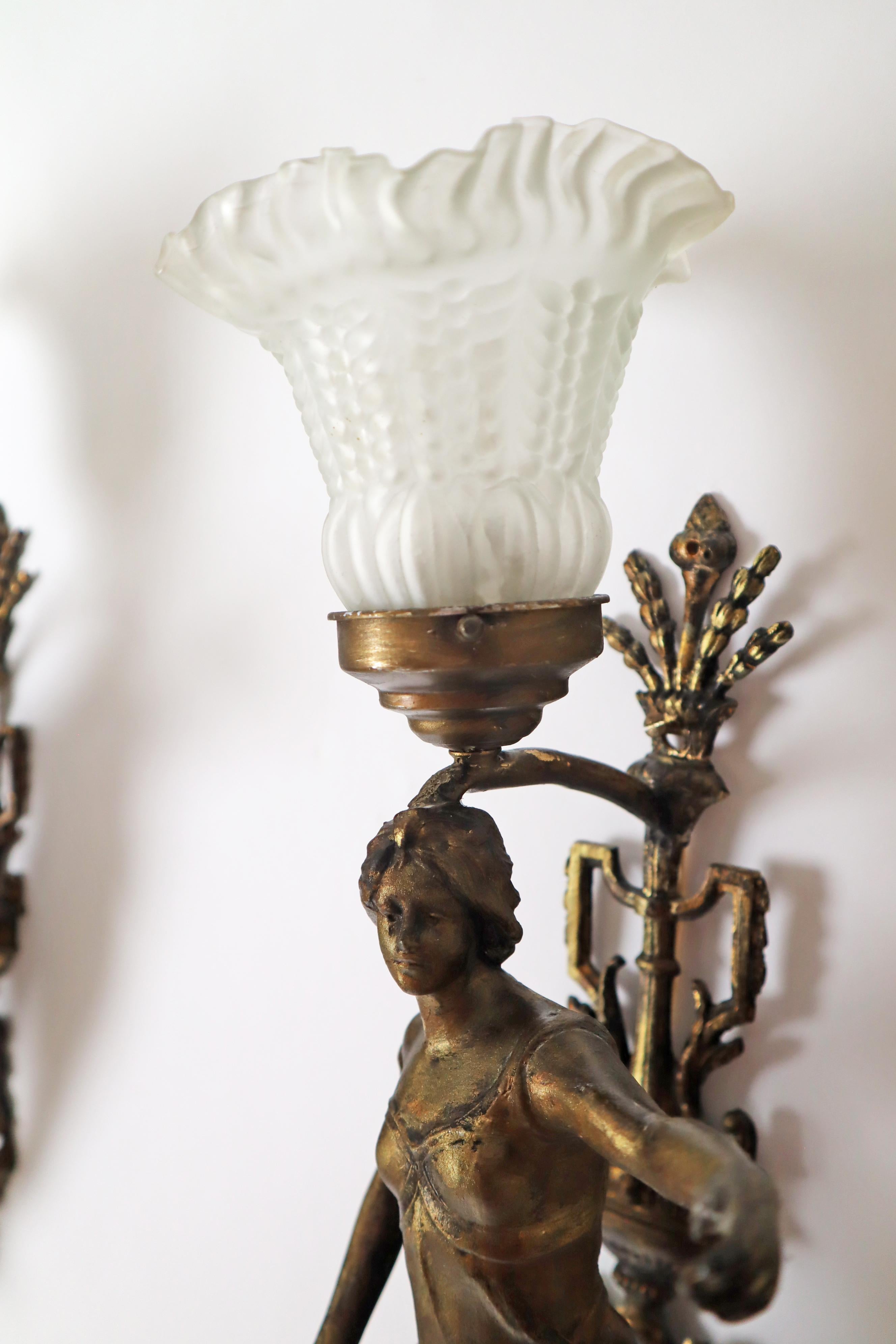 Fine XIX secolo Coppia di appliques figurate Art Novo Marinaio e contadina 1890 circa Francia in vendita