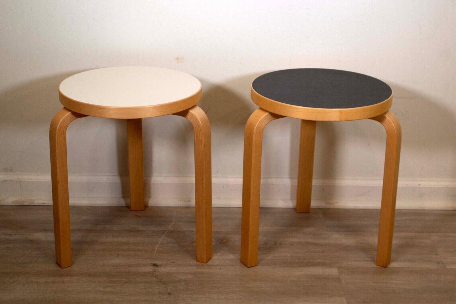 Pair of Artek Alvar Aalto 90D Black and White Round End Tables In Good Condition In Keego Harbor, MI