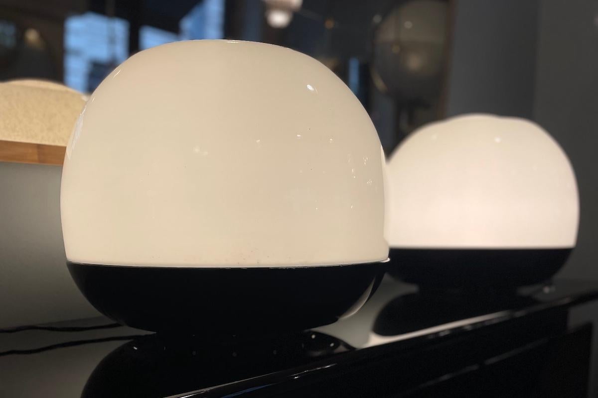 Ein Paar Artemide Platea Tischlampen aus den 1960er Jahren (Mitte des 20. Jahrhunderts) im Angebot