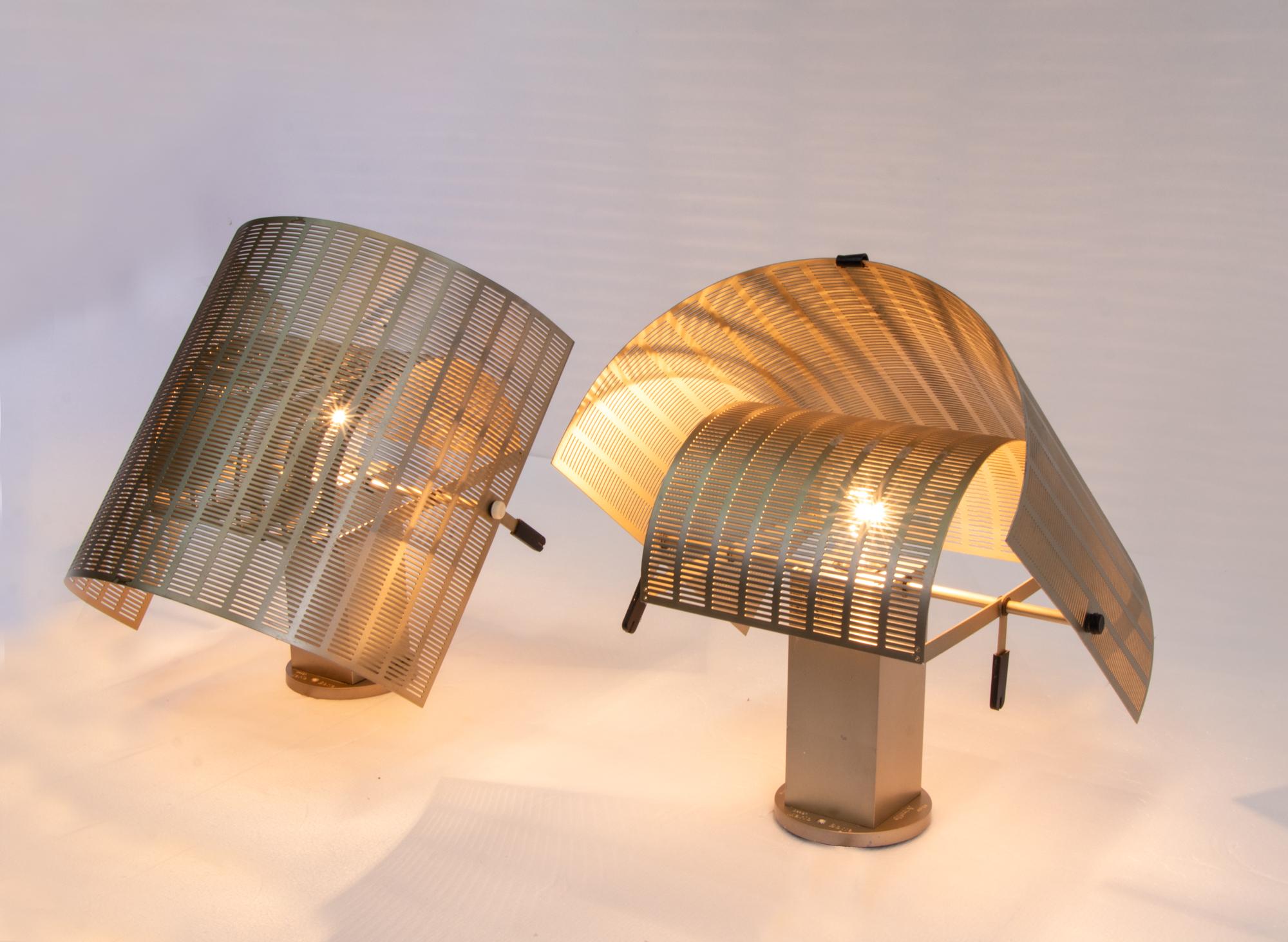 1 (von 2), Paar goldene Shogun-Wandleuchten von Mario Botta, Artemide, 1980er Jahre (Emailliert)