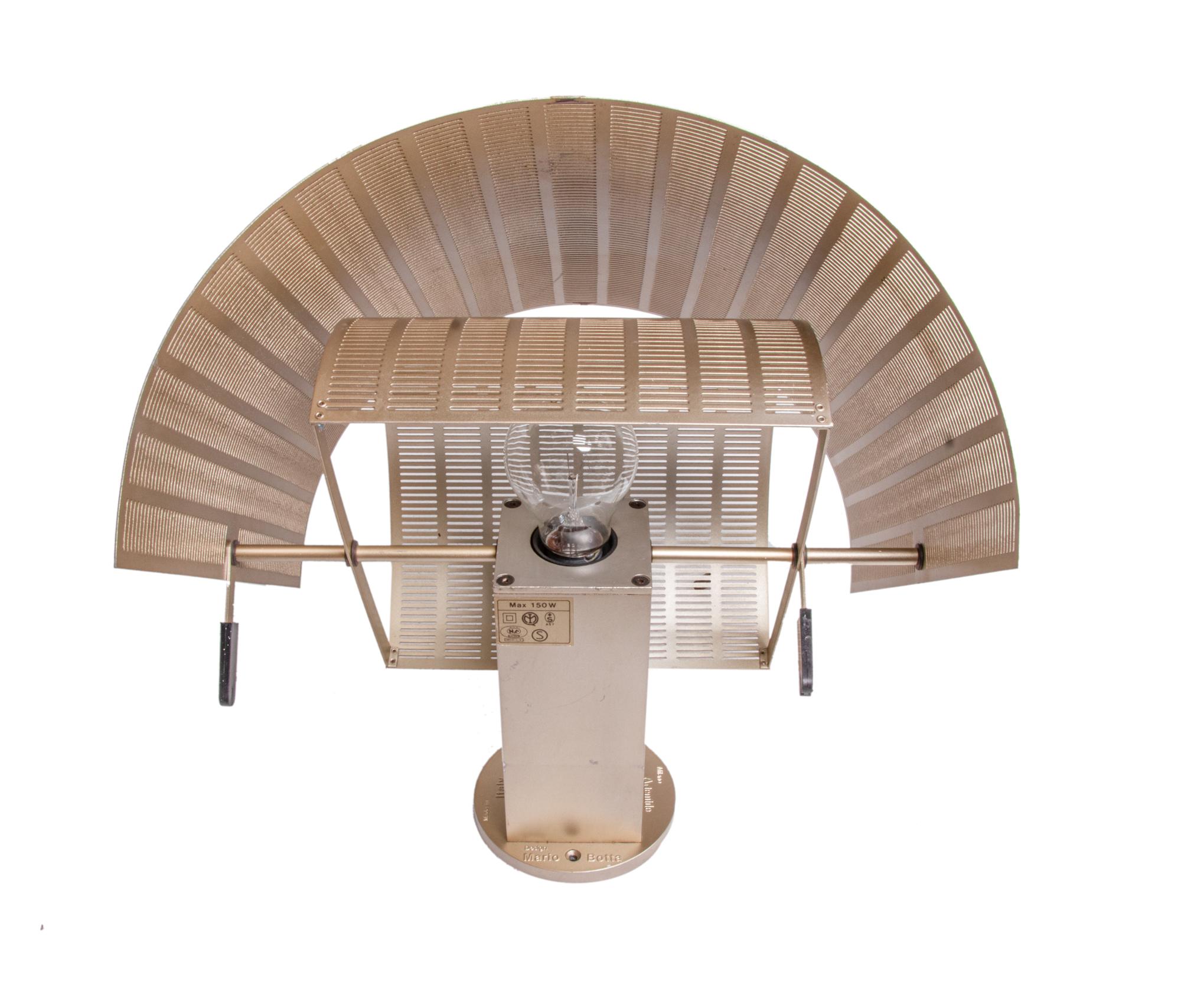 1 (von 2), Paar goldene Shogun-Wandleuchten von Mario Botta, Artemide, 1980er Jahre (20. Jahrhundert)