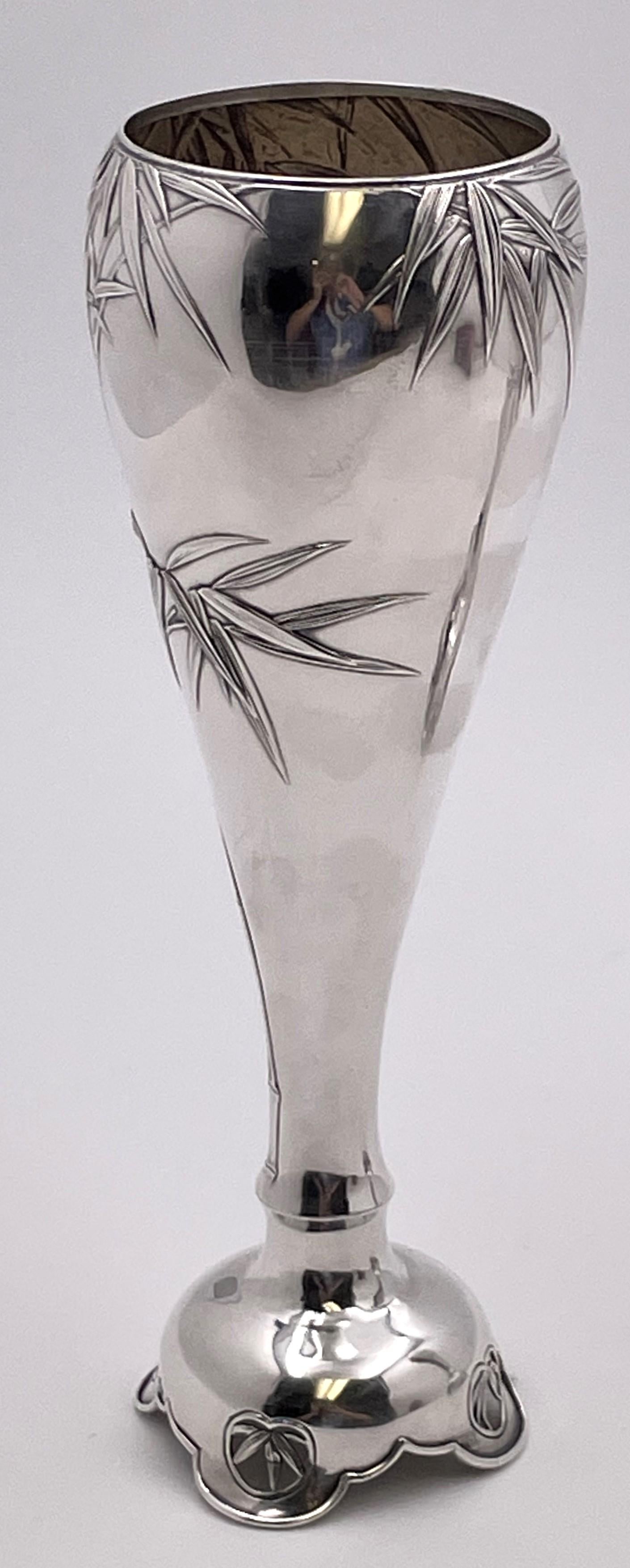 Coppia di vasi giapponesi in argento sterling Arthur & Bond con motivi di bambù Fine Ottocento In condizioni buone in vendita a New York, NY