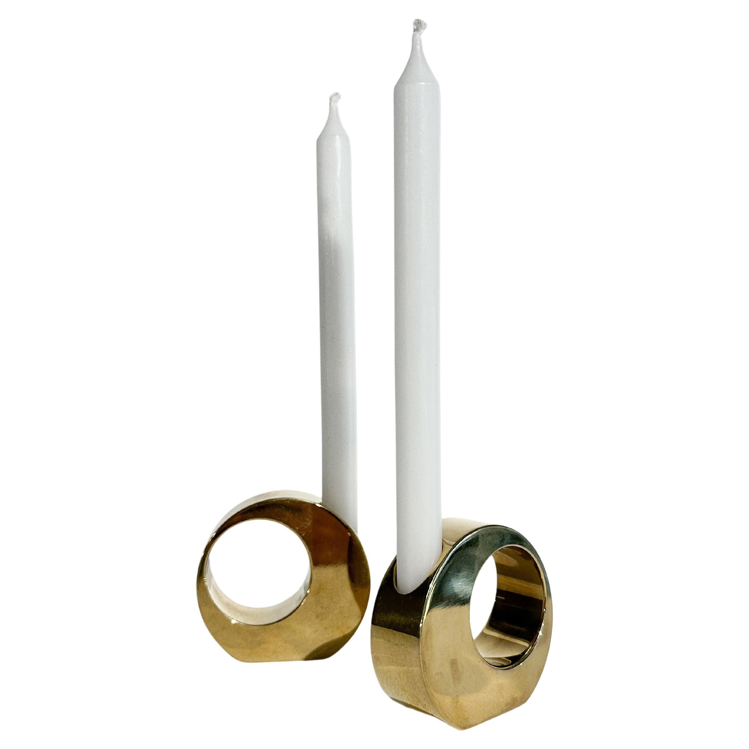 Rare pair of Arthur Pettersson asymmetrical candle holders in solid brass, hand-crafted in Kolbäck, Sweden in the 1960s.

Brass is in very good condition, lacquered finish.

Height: 5.5 cm
For candles with a diameter of 12 mm

- About Arthur