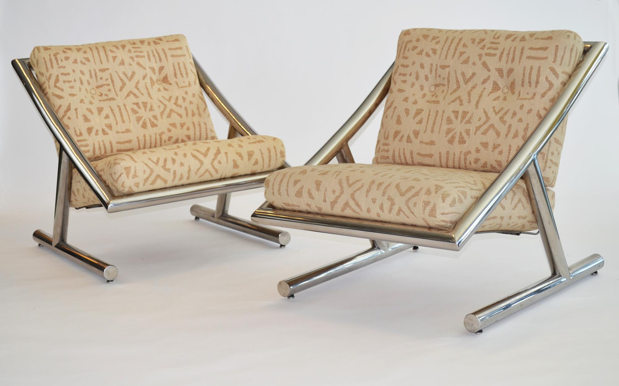 Pair of Arthur Umanoff chrome lounge chairs, Directional, 1970s. This pair of low chairs by Arthur Umanoff for Directional Furniture in tubular chrome frame and chrome rod back supports are upholstered in Jack Lenor Larsen abstract cotton/linen