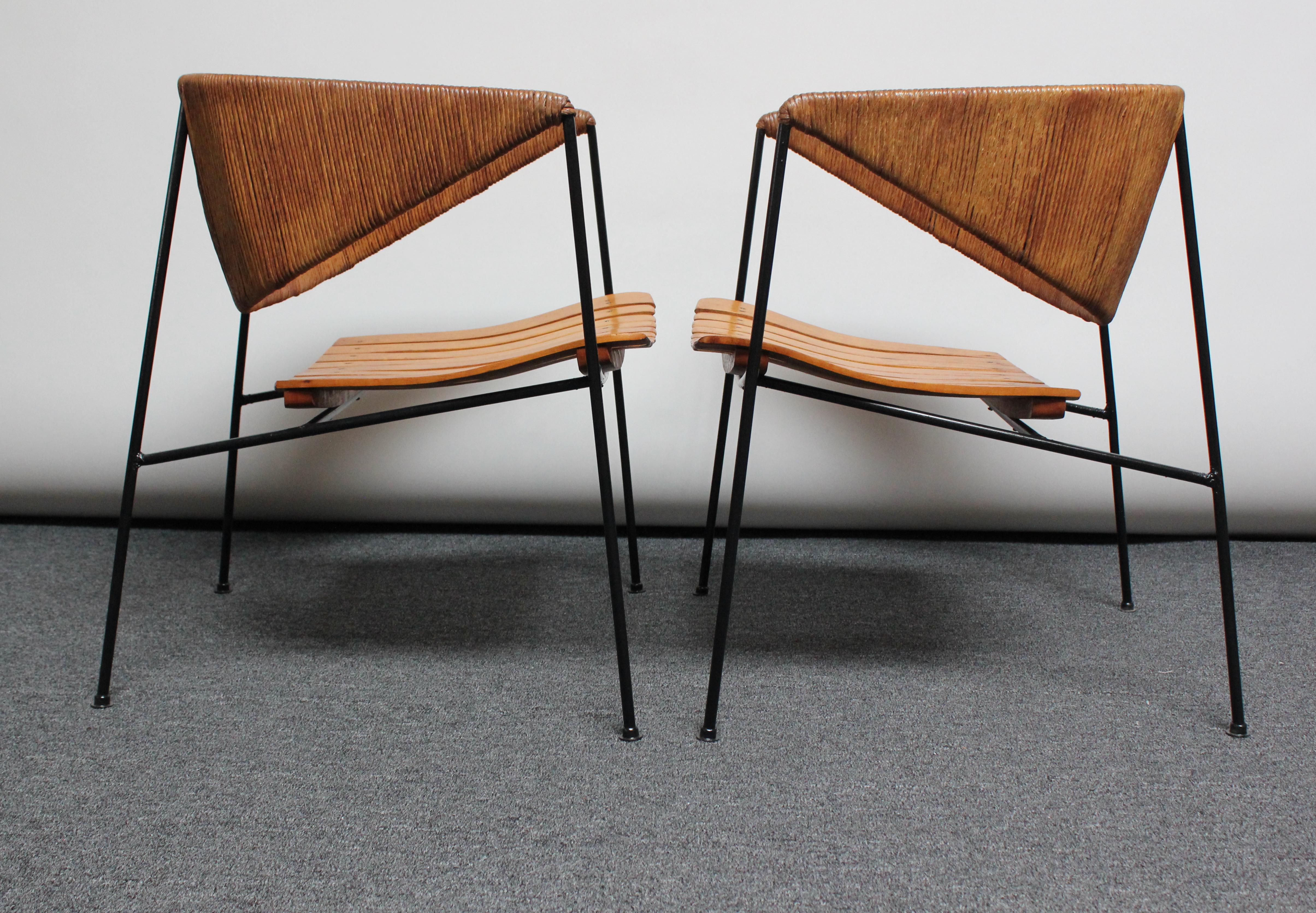 American Pair of Arthur Umanoff for Shaver Howard Modernist Lounge Chairs with Side Table