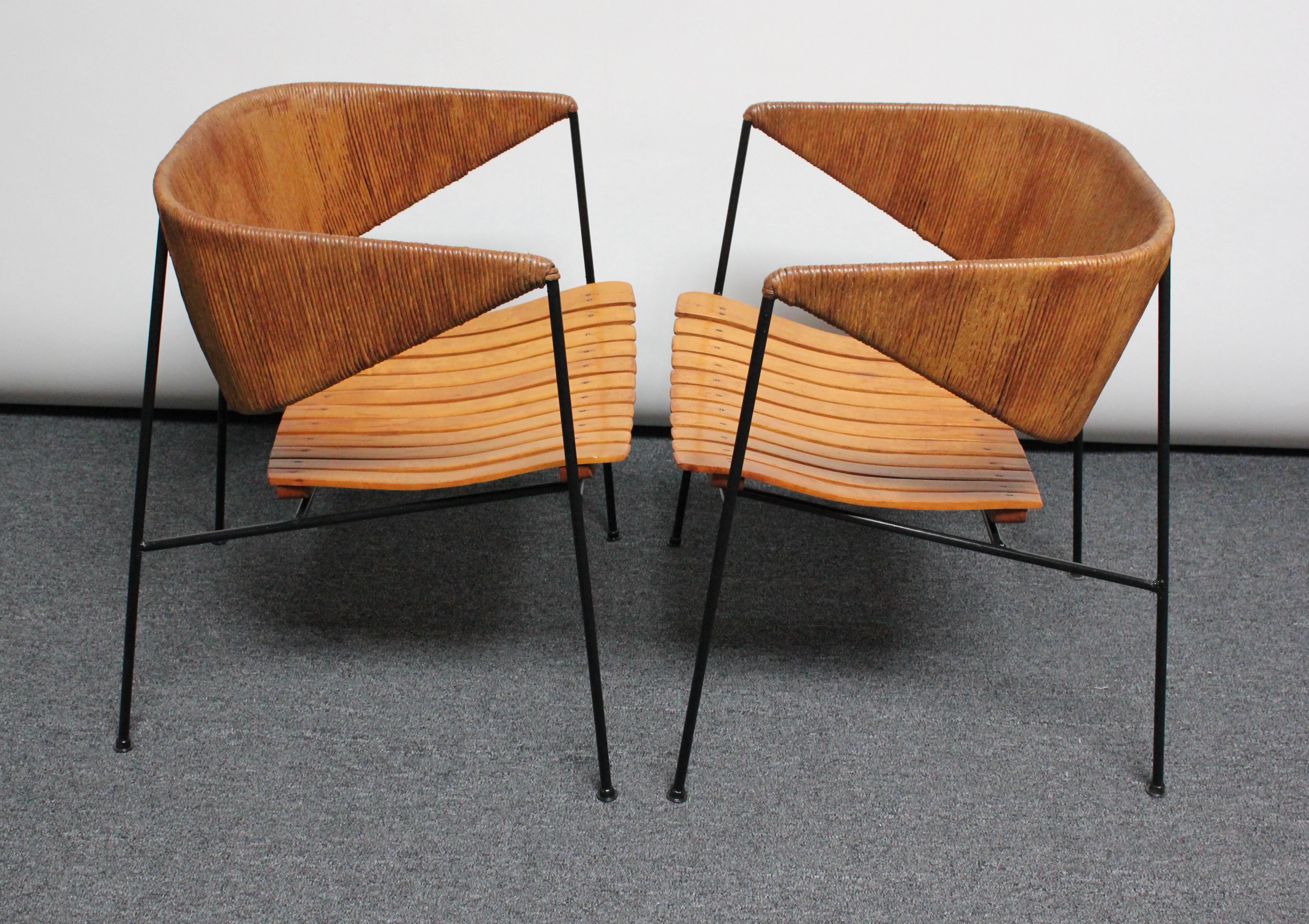 Pair of Arthur Umanoff for Shaver Howard Modernist Lounge Chairs with Side Table In Good Condition In Brooklyn, NY