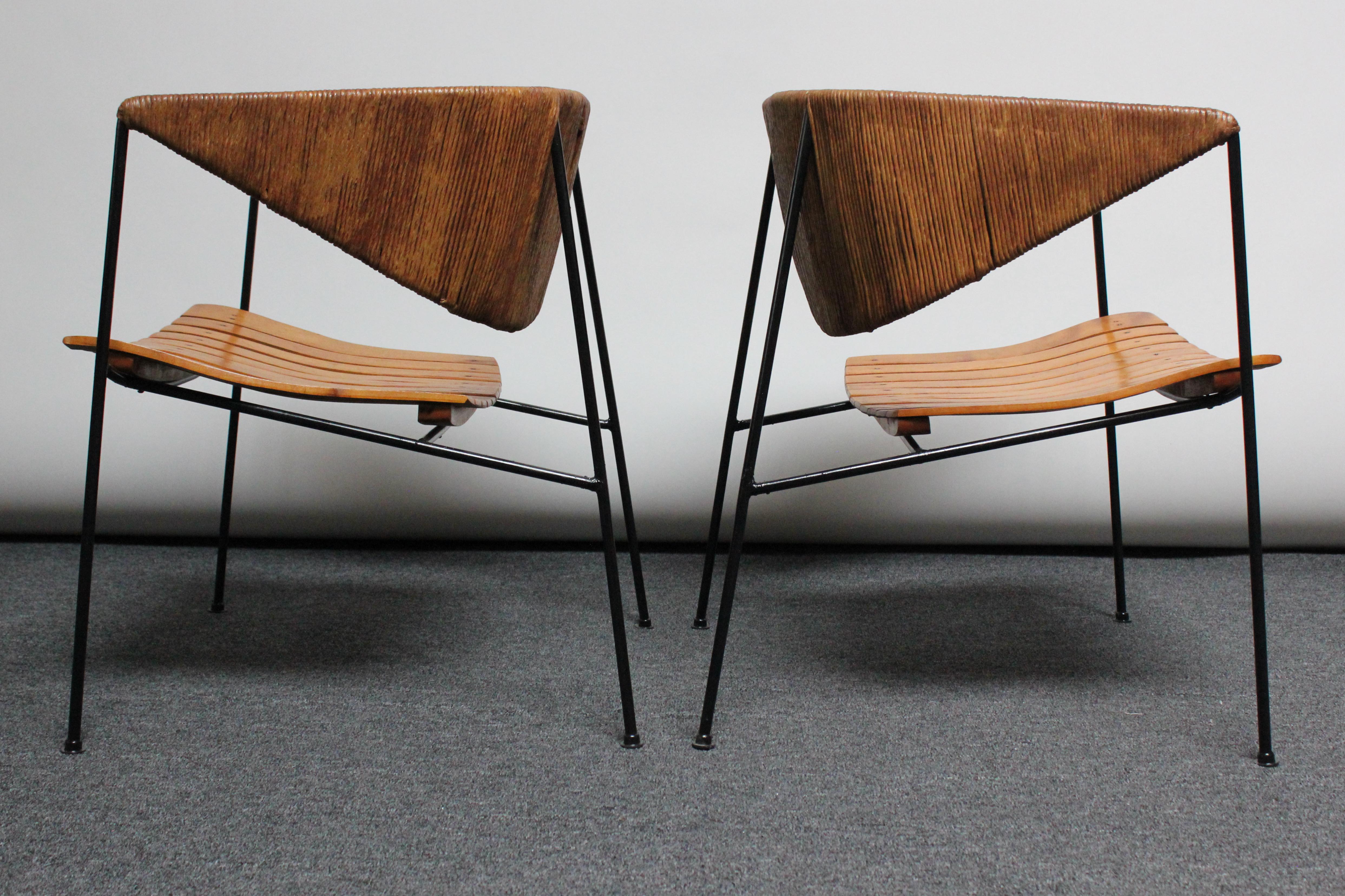 Mid-20th Century Pair of Arthur Umanoff for Shaver Howard Modernist Lounge Chairs with Side Table