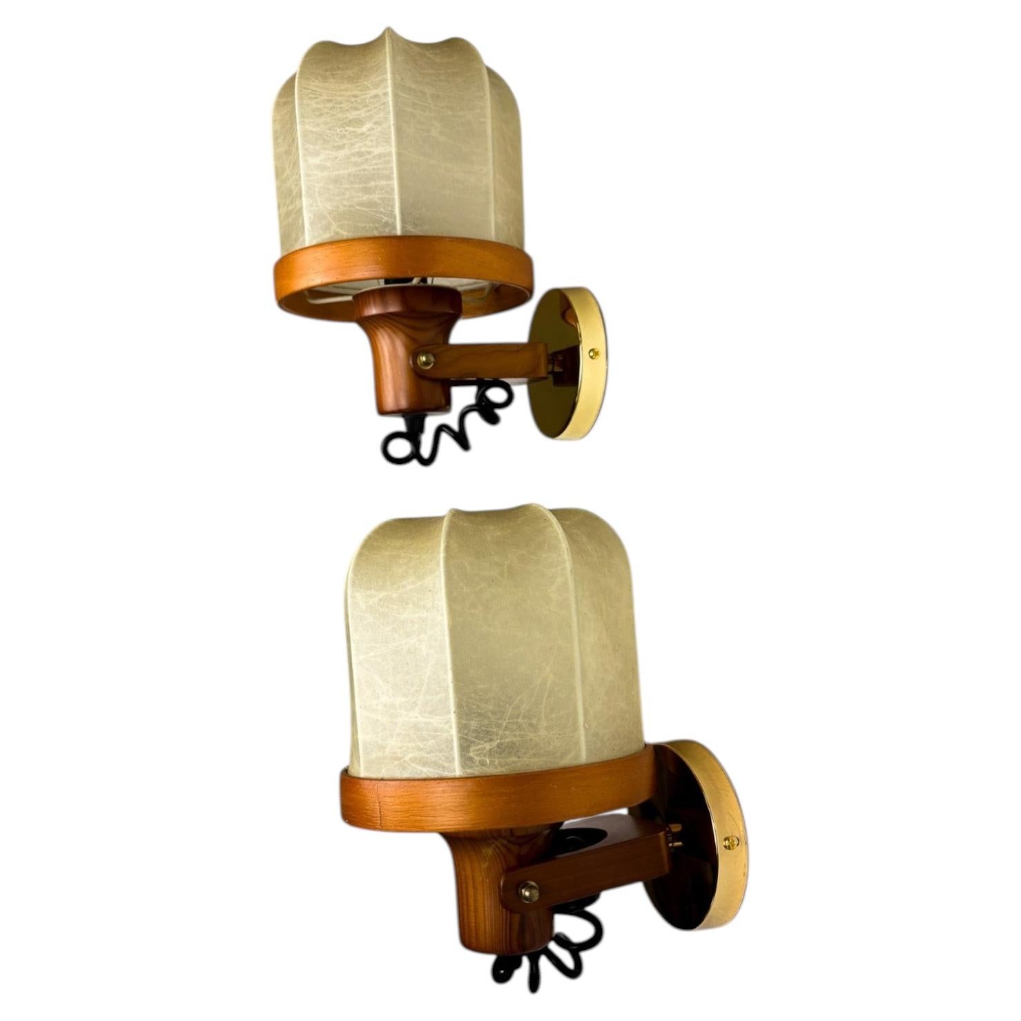 Pair of articulated "Cocoon" wall lights in resin and pine, Italy, Circa 1970's For Sale