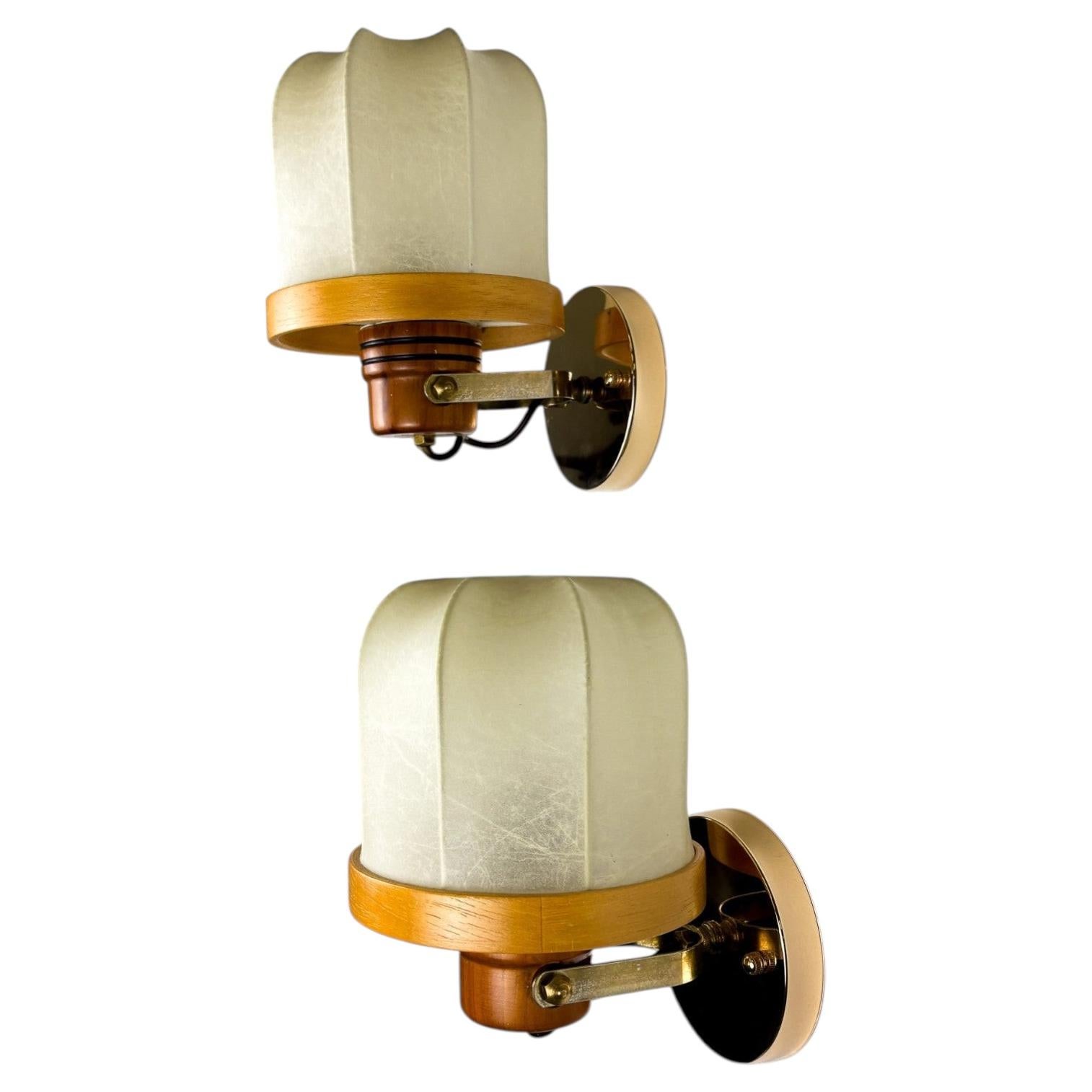 Pair of articulated "Cocoon" wall lights, resin and pine, Italy, Circa 1970's
