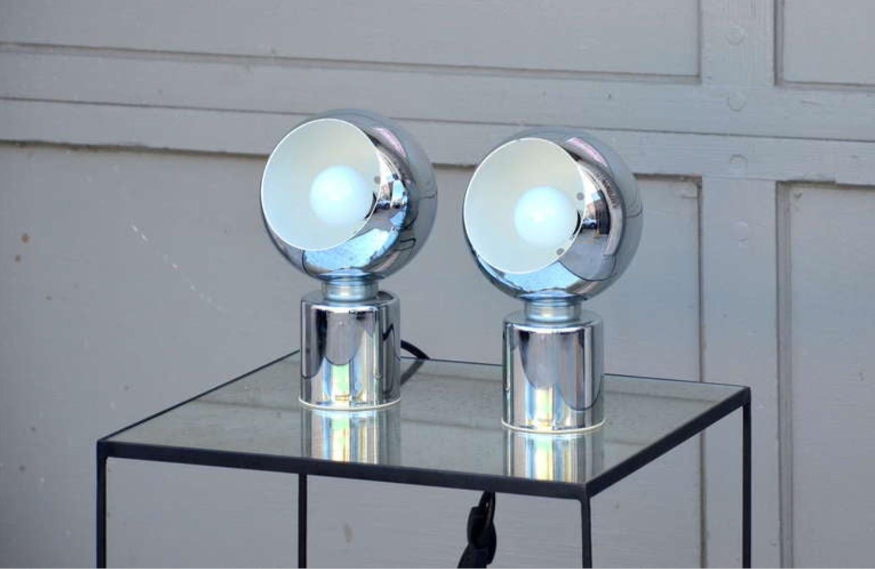 Pair of Articulated Globe Spotlights by Reggiani Lampadari In Excellent Condition For Sale In Los Angeles, CA