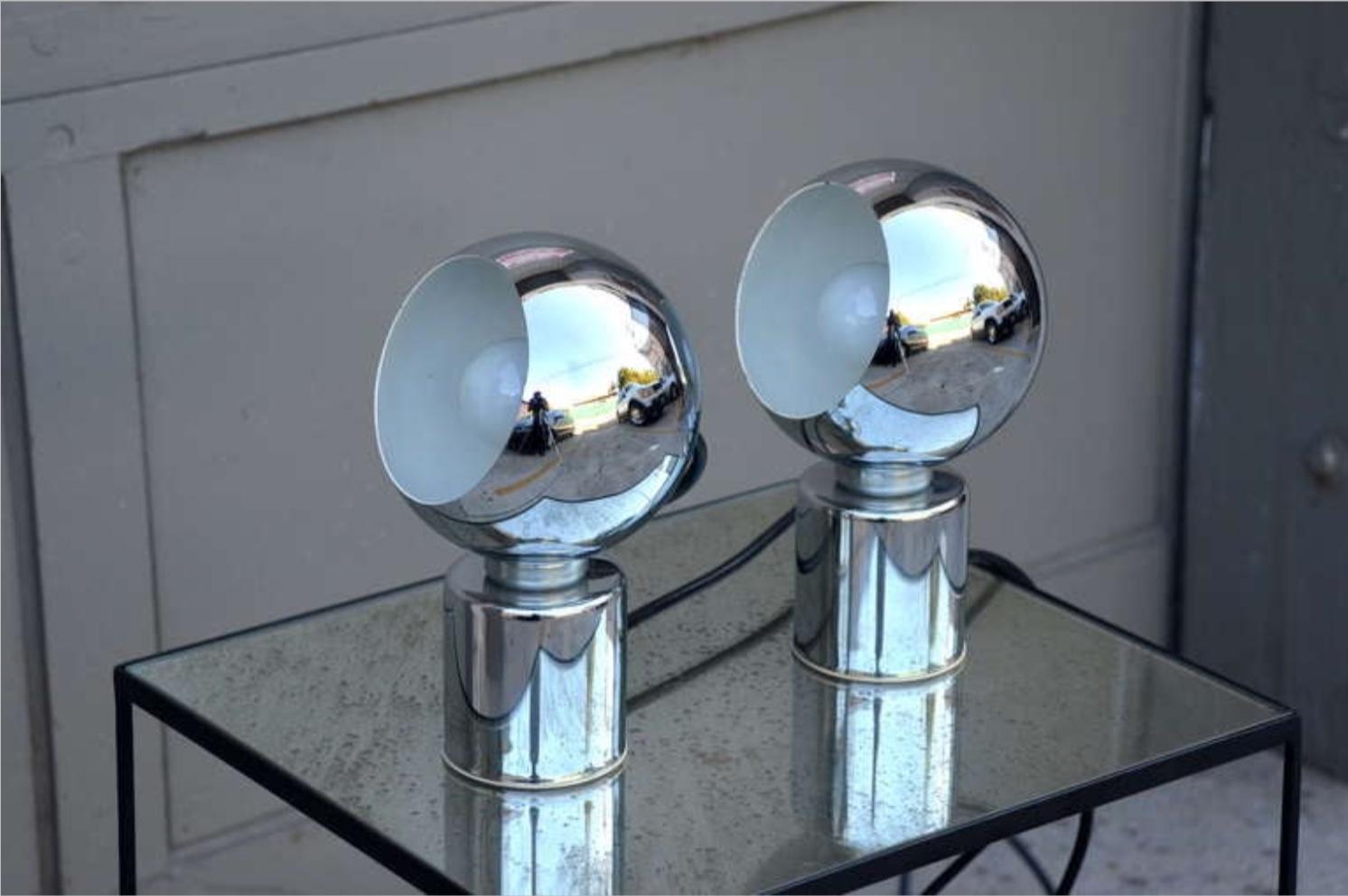Pair of Articulated Globe Spotlights by Reggiani Lampadari In Excellent Condition For Sale In Los Angeles, CA