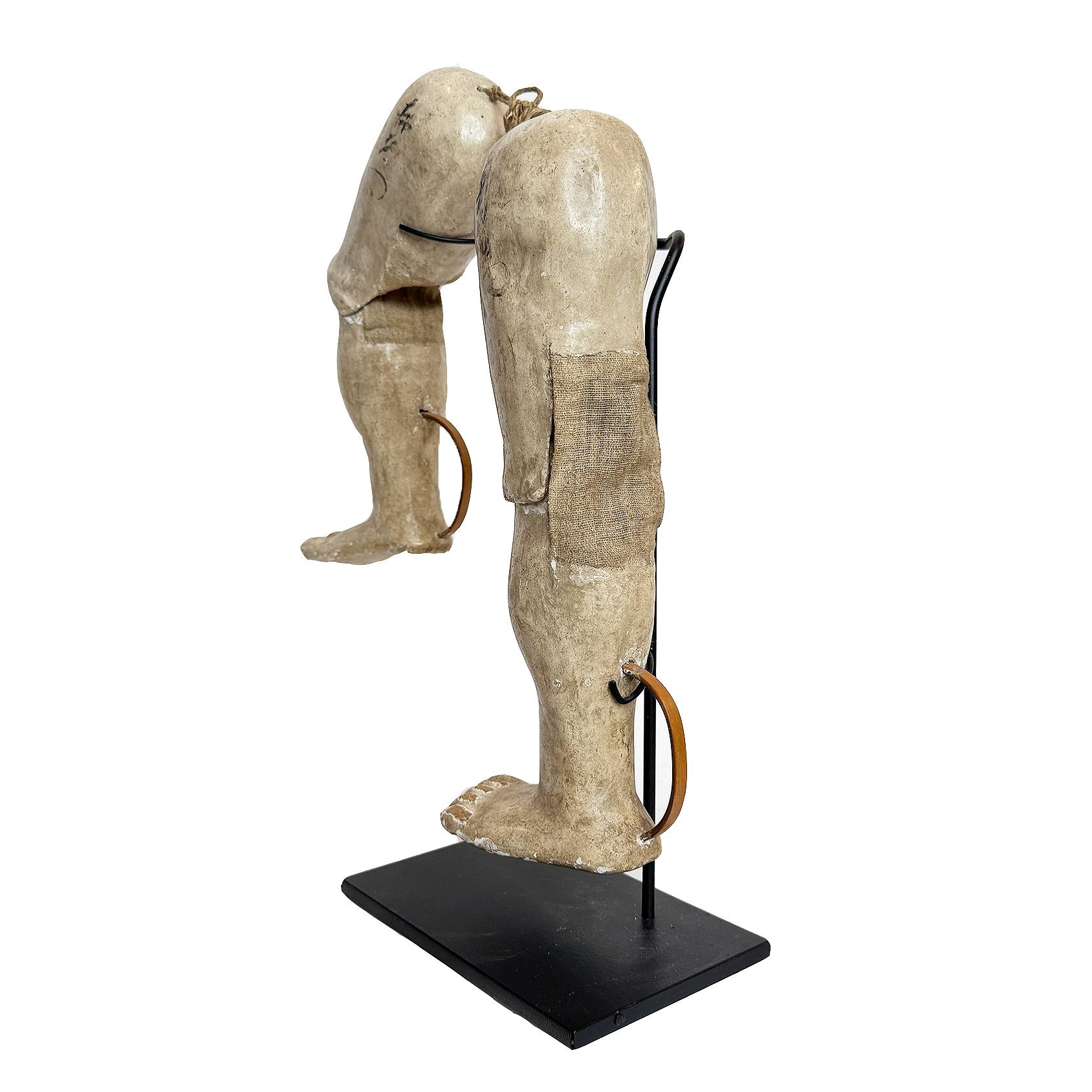 Paire de jambes articulées de marionnettes Bunraku en papier mâché, japonaises, période Meiji Bon état - En vente à Point Richmond, CA