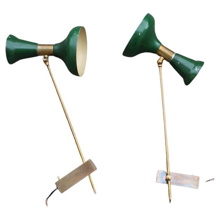 Pair of Articulated Wall Lamps in Mid-century Italian Green Brass Gold Stilnovo For Sale