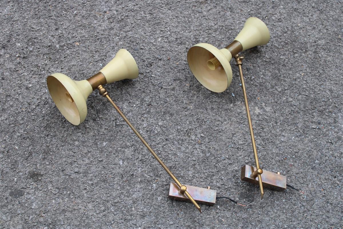 Pair of Articulated Wall Lamps in Mid-century Italian White Brass Gold Stilnovo In Good Condition In Palermo, Sicily