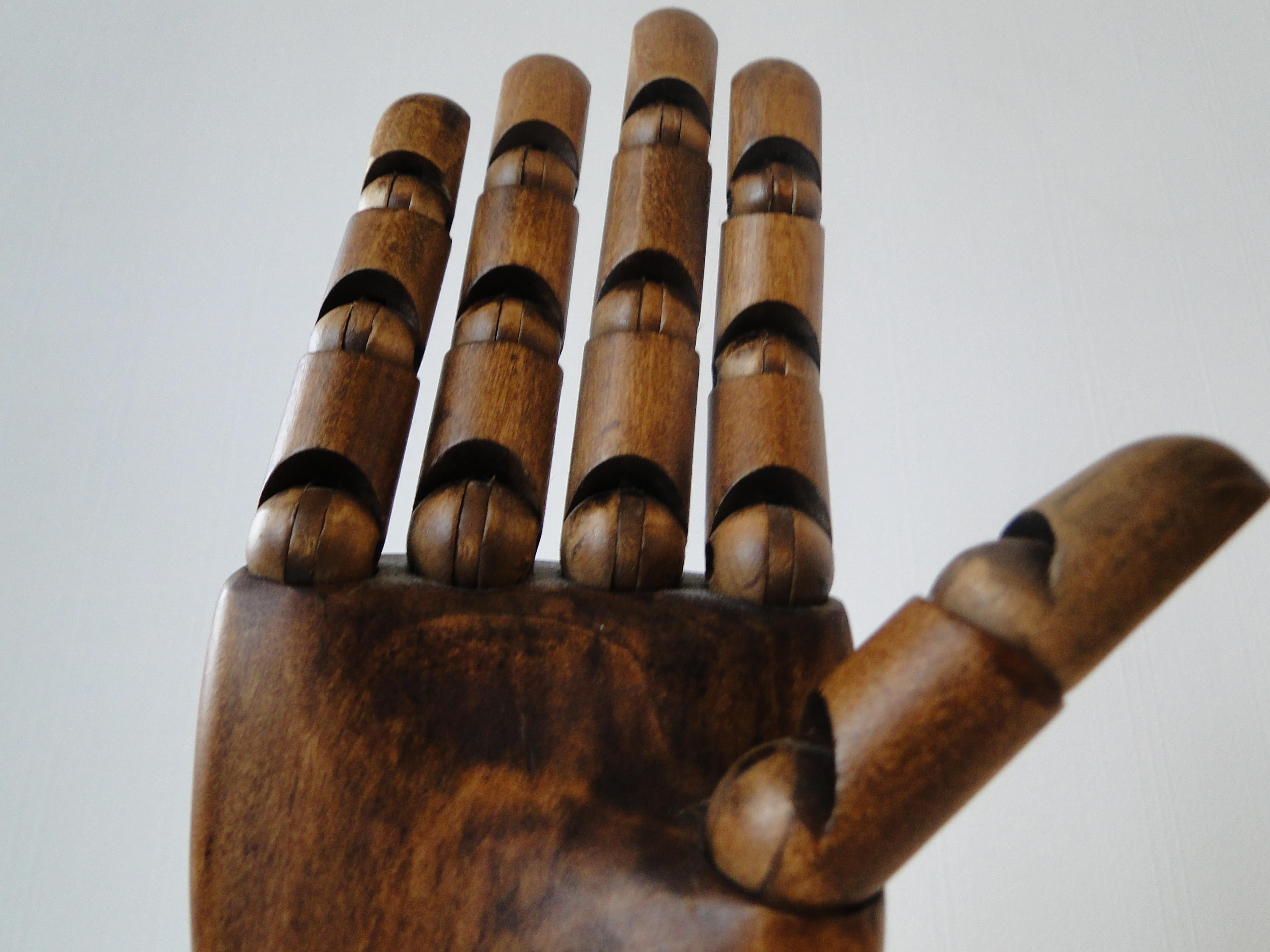 Pair of articulated wooden hands In Good Condition In Lège Cap Ferret, FR