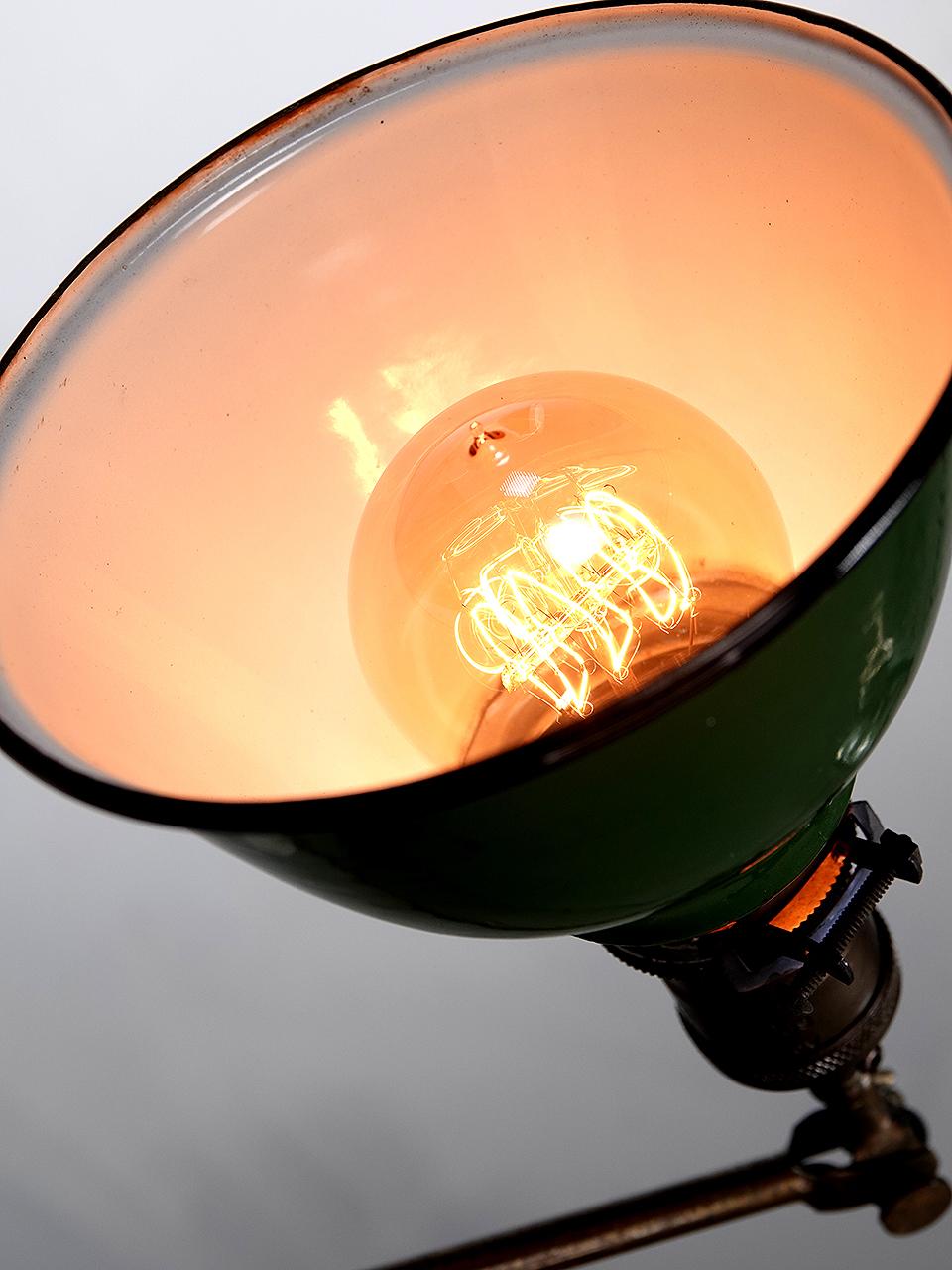 Américain Pair of Faries Articulating Industrial Desk Lamps - Green Porcelain Domes en vente