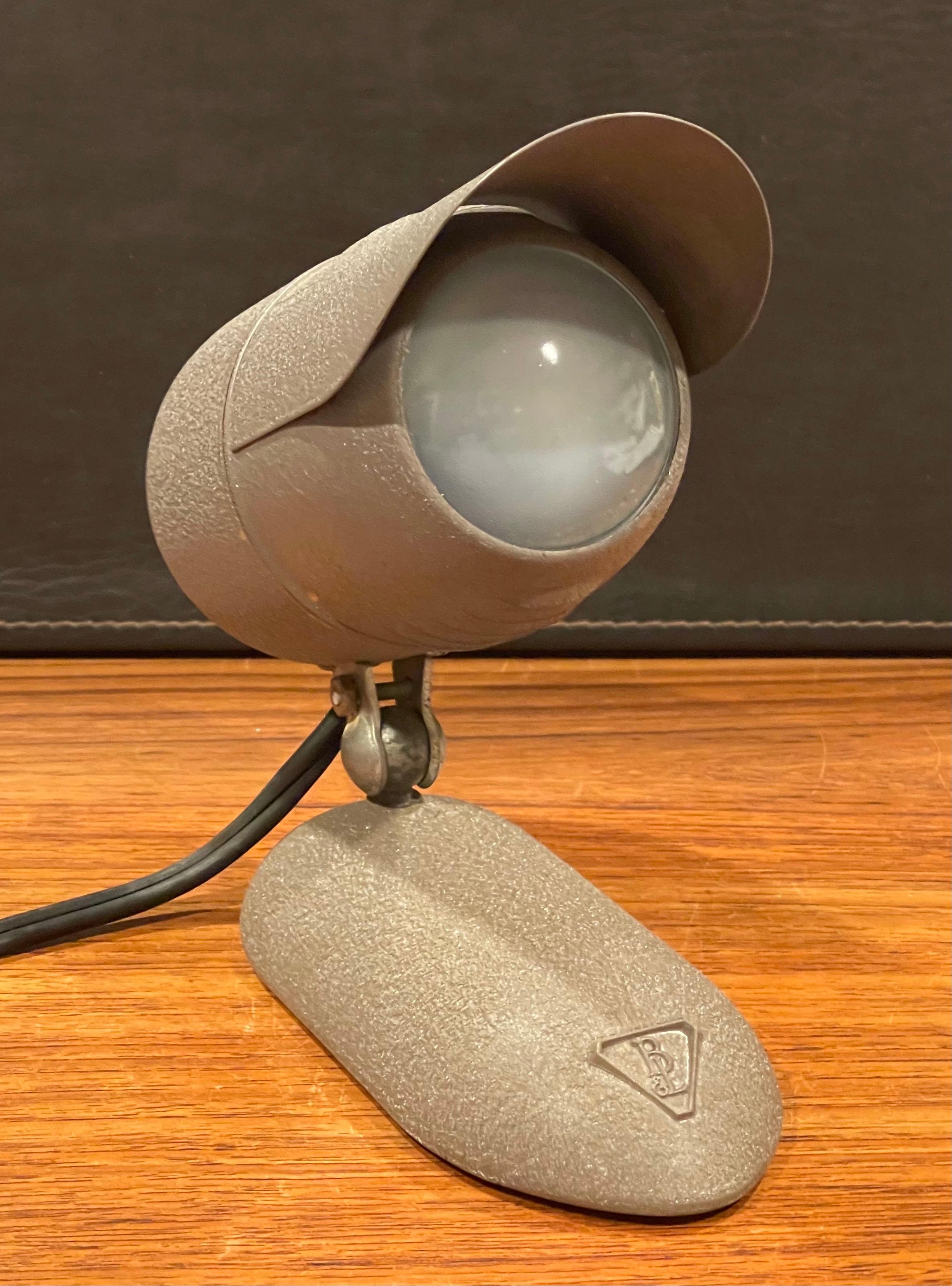 Coppia di lampade da scrivania industriali snodabili di Bausch & Lomb in vendita 1