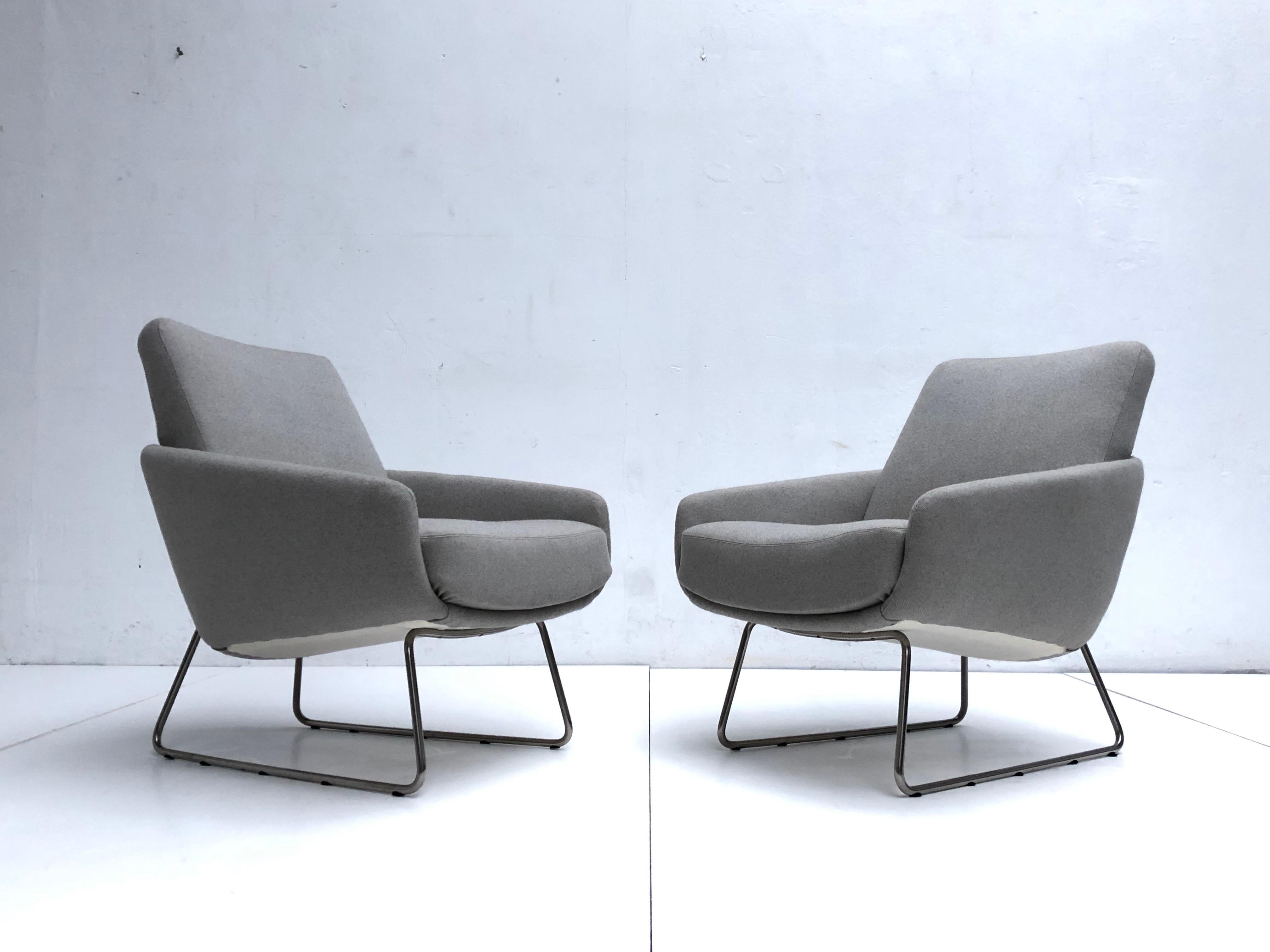 Pair of Artifort F165 Lounge Chairs with New Ploeg Wool Upholstery, circa 1955 For Sale 4