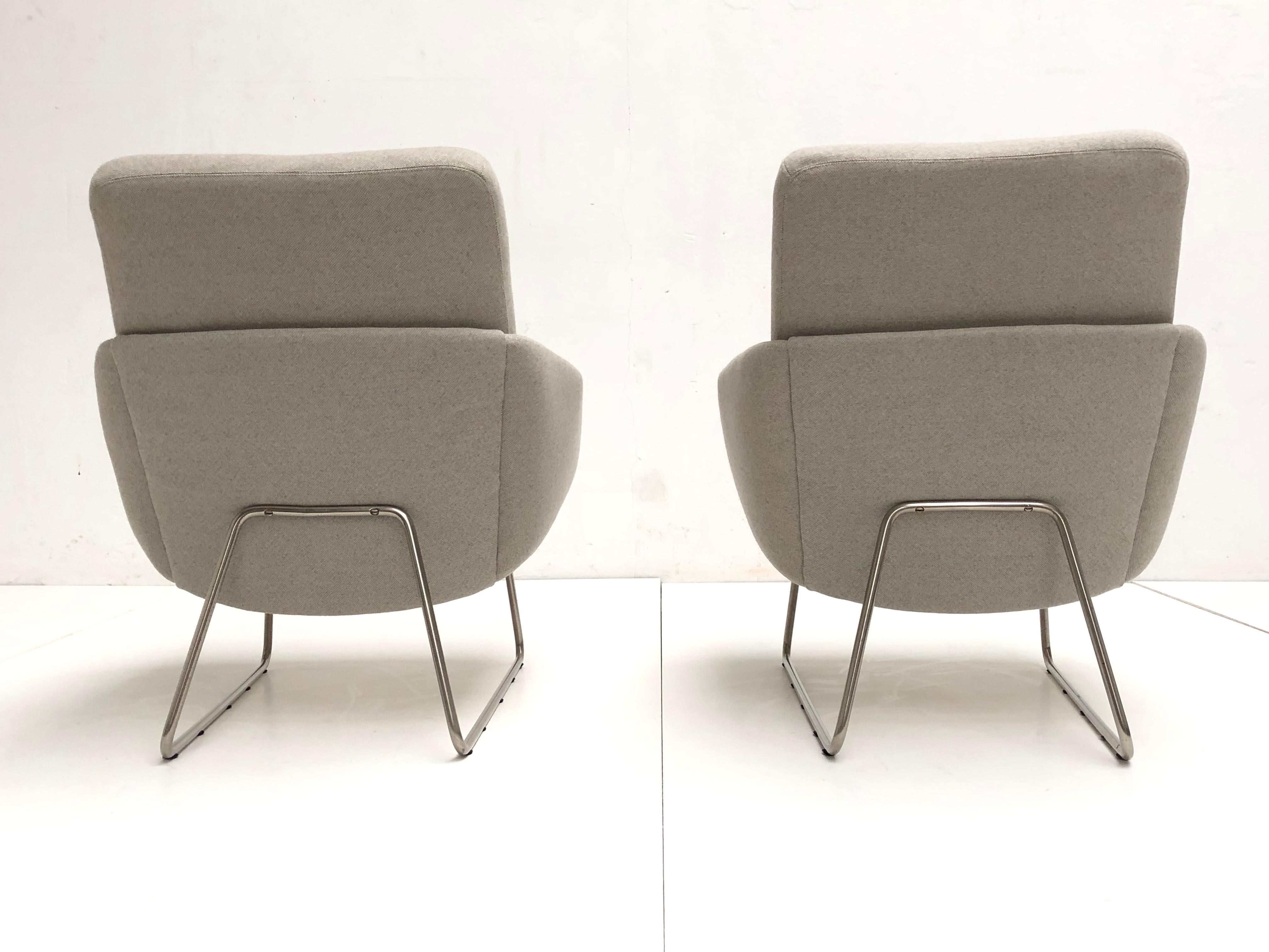 Pair of Artifort F165 Lounge Chairs with New Ploeg Wool Upholstery, circa 1955 For Sale 6