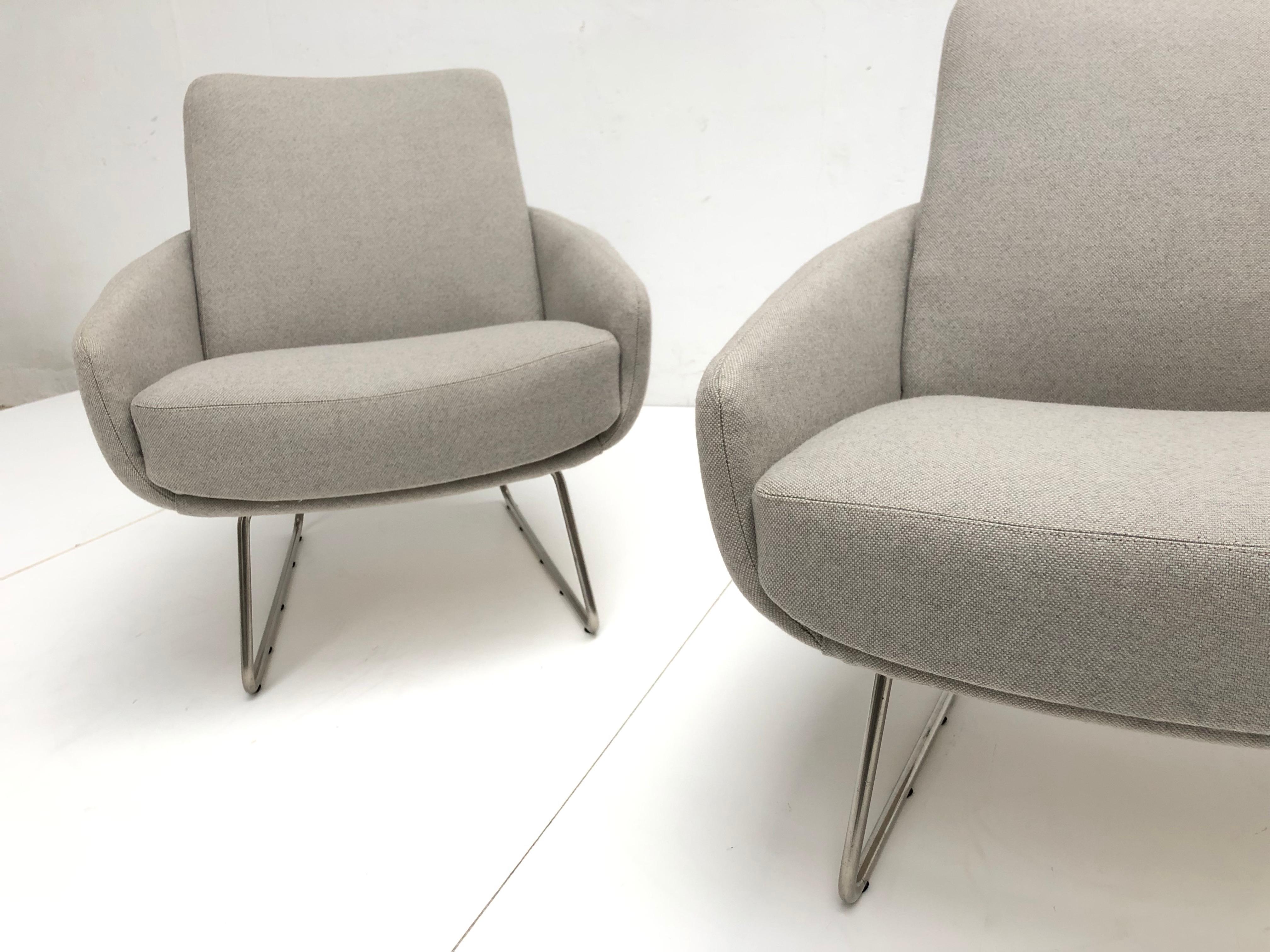 Pair of Artifort F165 Lounge Chairs with New Ploeg Wool Upholstery, circa 1955 For Sale 7
