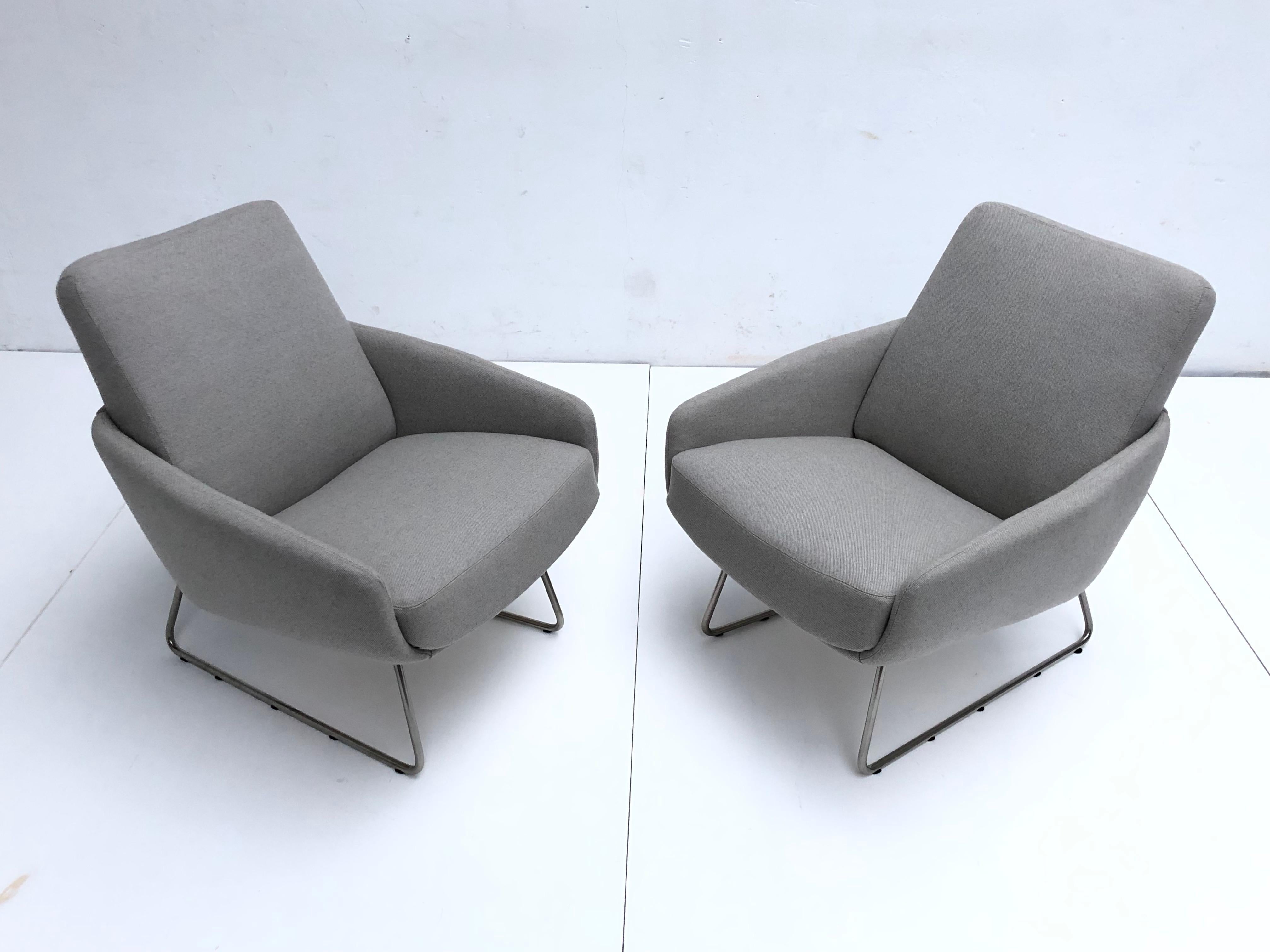 Pair of Artifort F165 Lounge Chairs with New Ploeg Wool Upholstery, circa 1955 For Sale 8