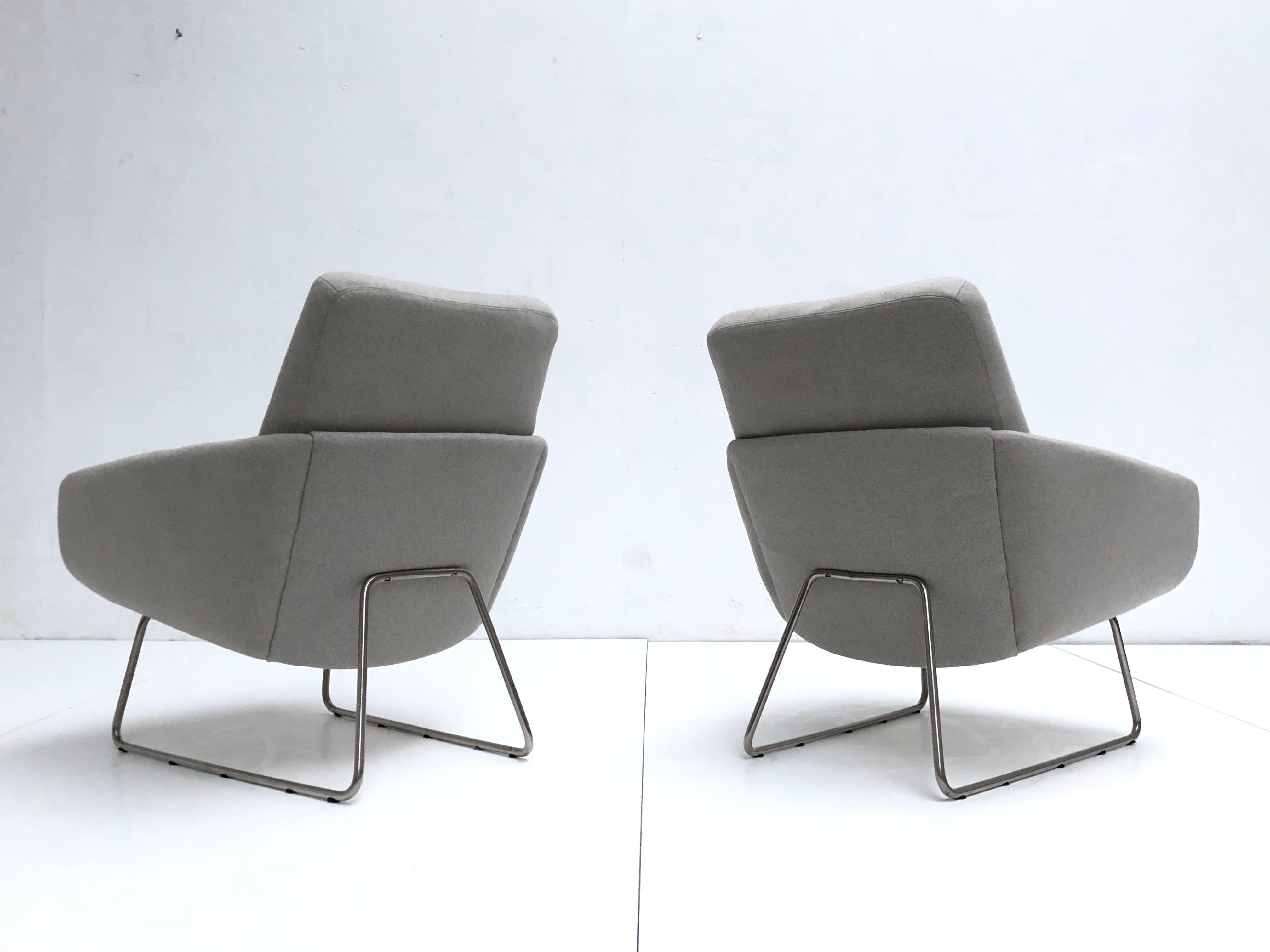 Pair of Artifort F165 Lounge Chairs with New Ploeg Wool Upholstery, circa 1955 For Sale 10