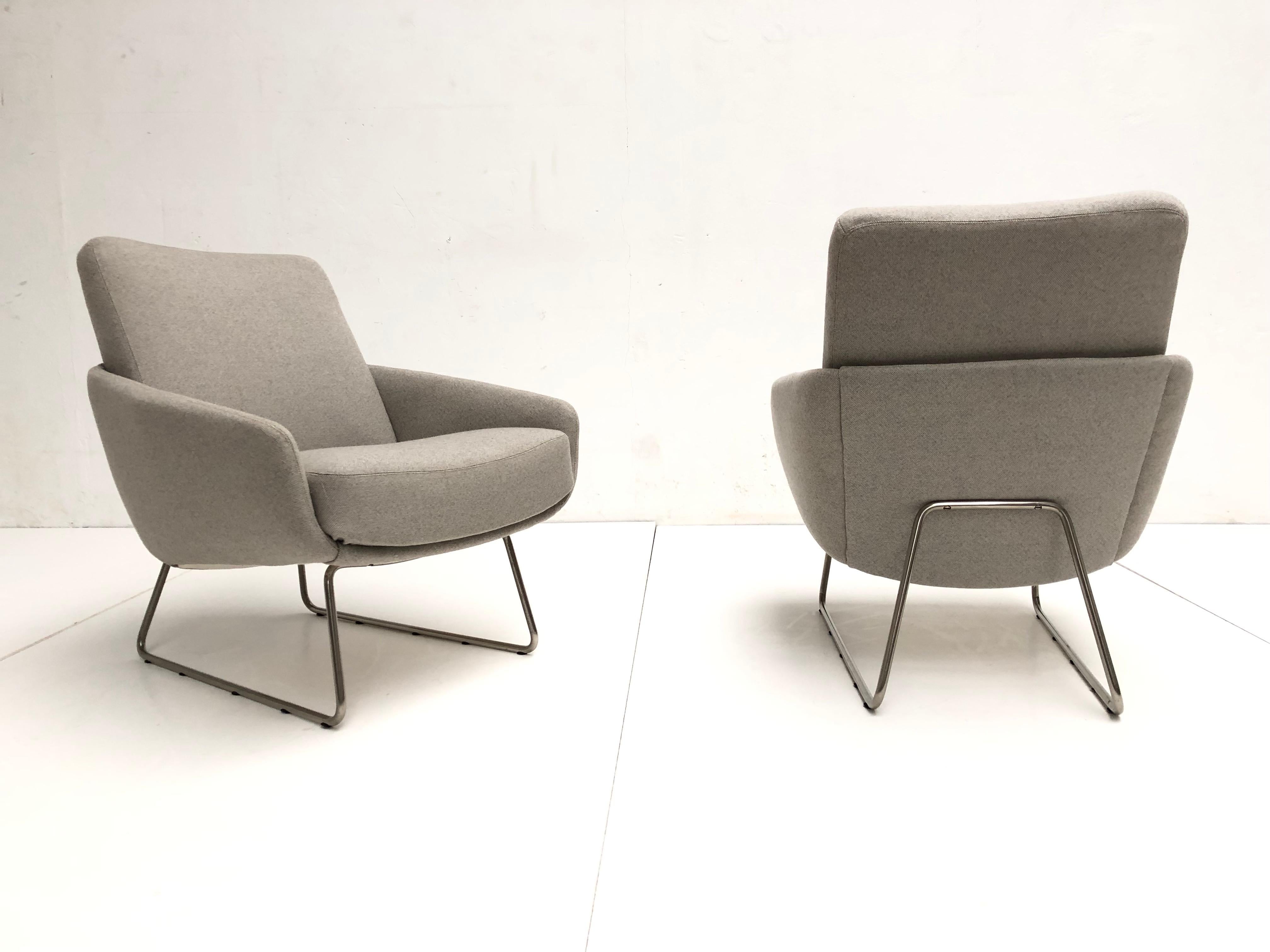 Pair of Artifort F165 Lounge Chairs with New Ploeg Wool Upholstery, circa 1955 For Sale 11