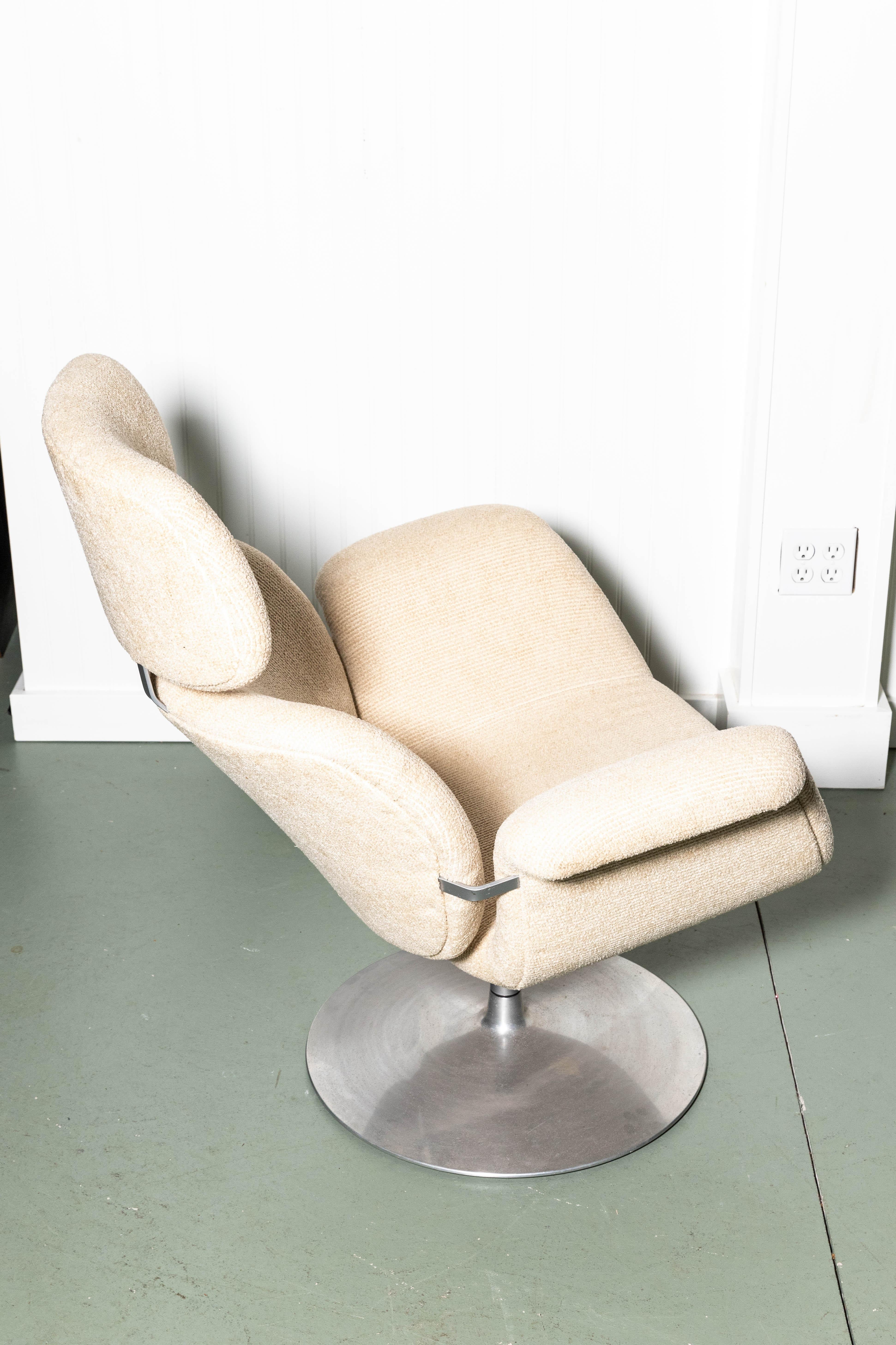 20th Century Pair of Artifort Swivel Tulip Chairs