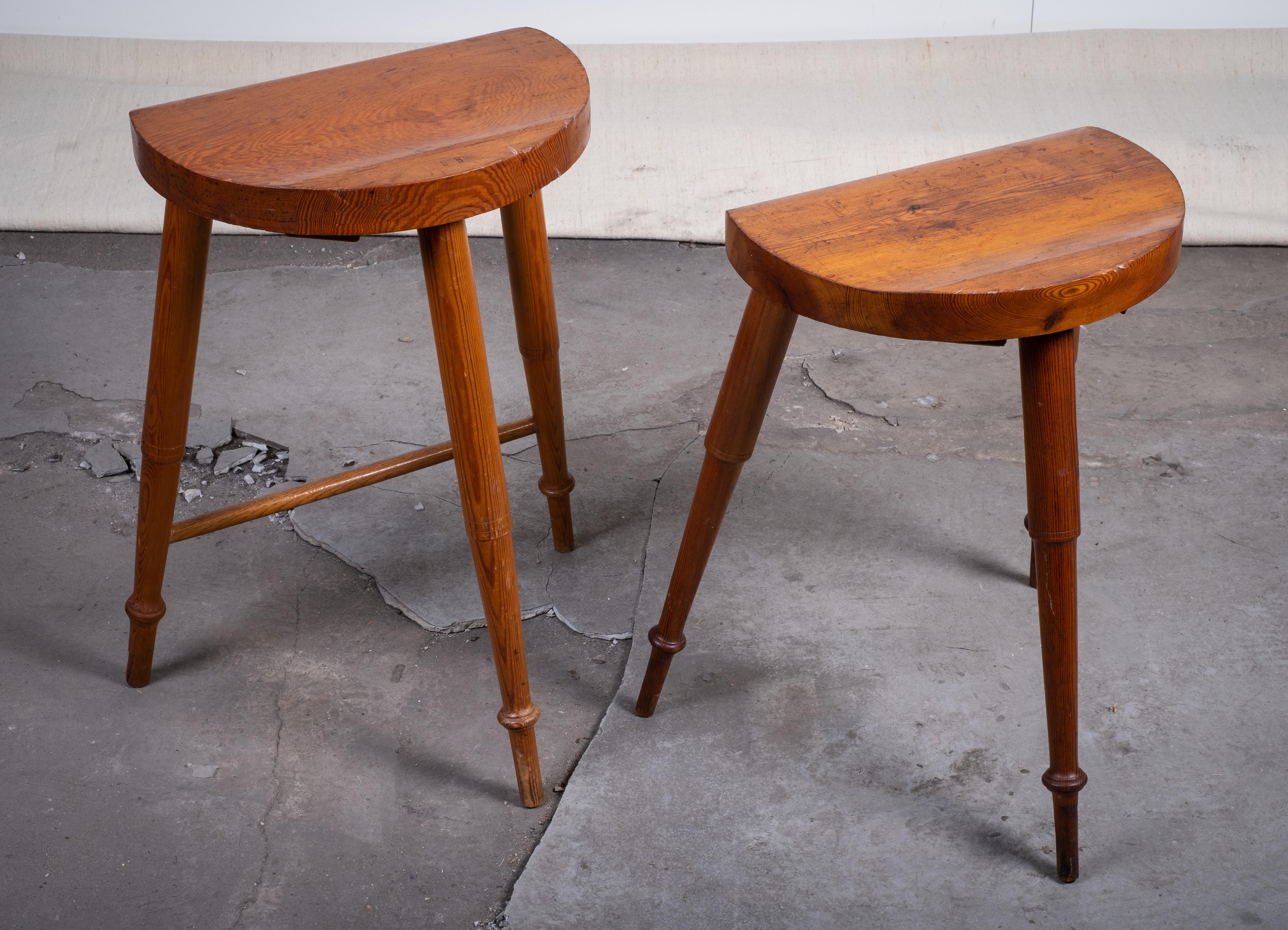 Paire de tabourets d'artiste en pin, âge d'or danois, années 1850 Bon état - En vente à Nørre Aaby, DK