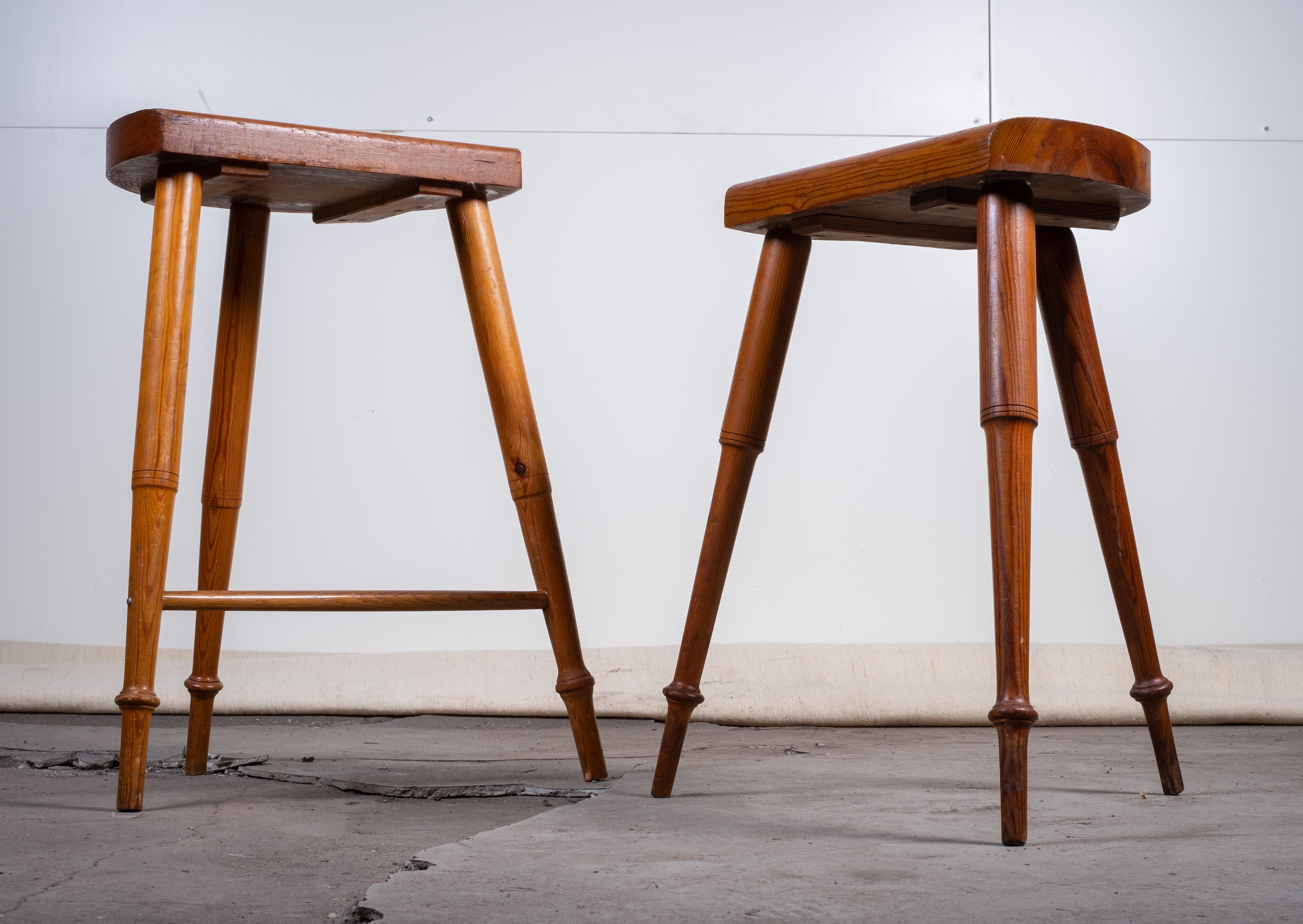 Milieu du XIXe siècle Paire de tabourets d'artiste en pin, âge d'or danois, années 1850 en vente