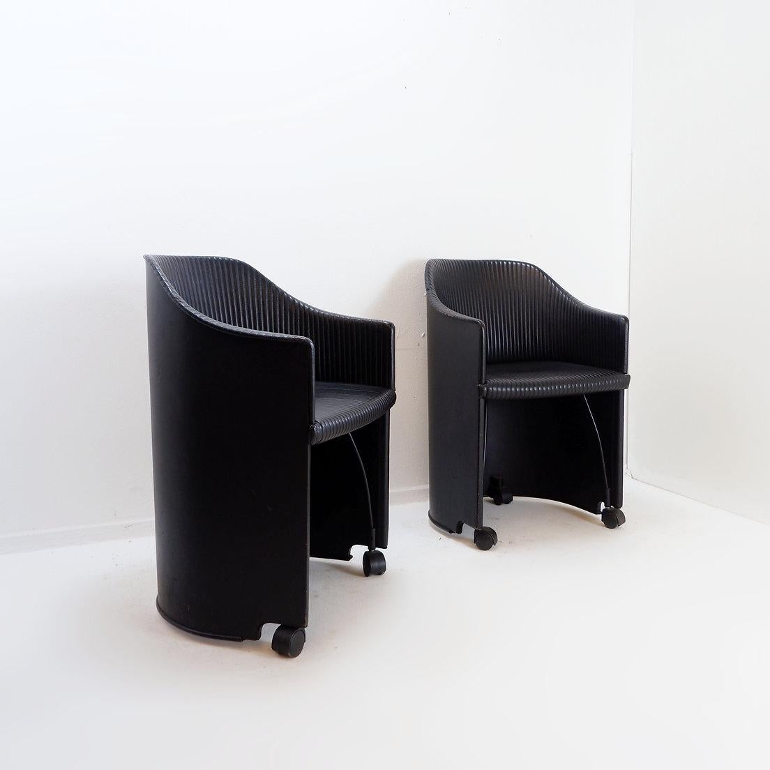 Paar Artona-Sessel aus schwarzem Leder von Afra und Tobia Scarpa für Maxalto (Moderne) im Angebot
