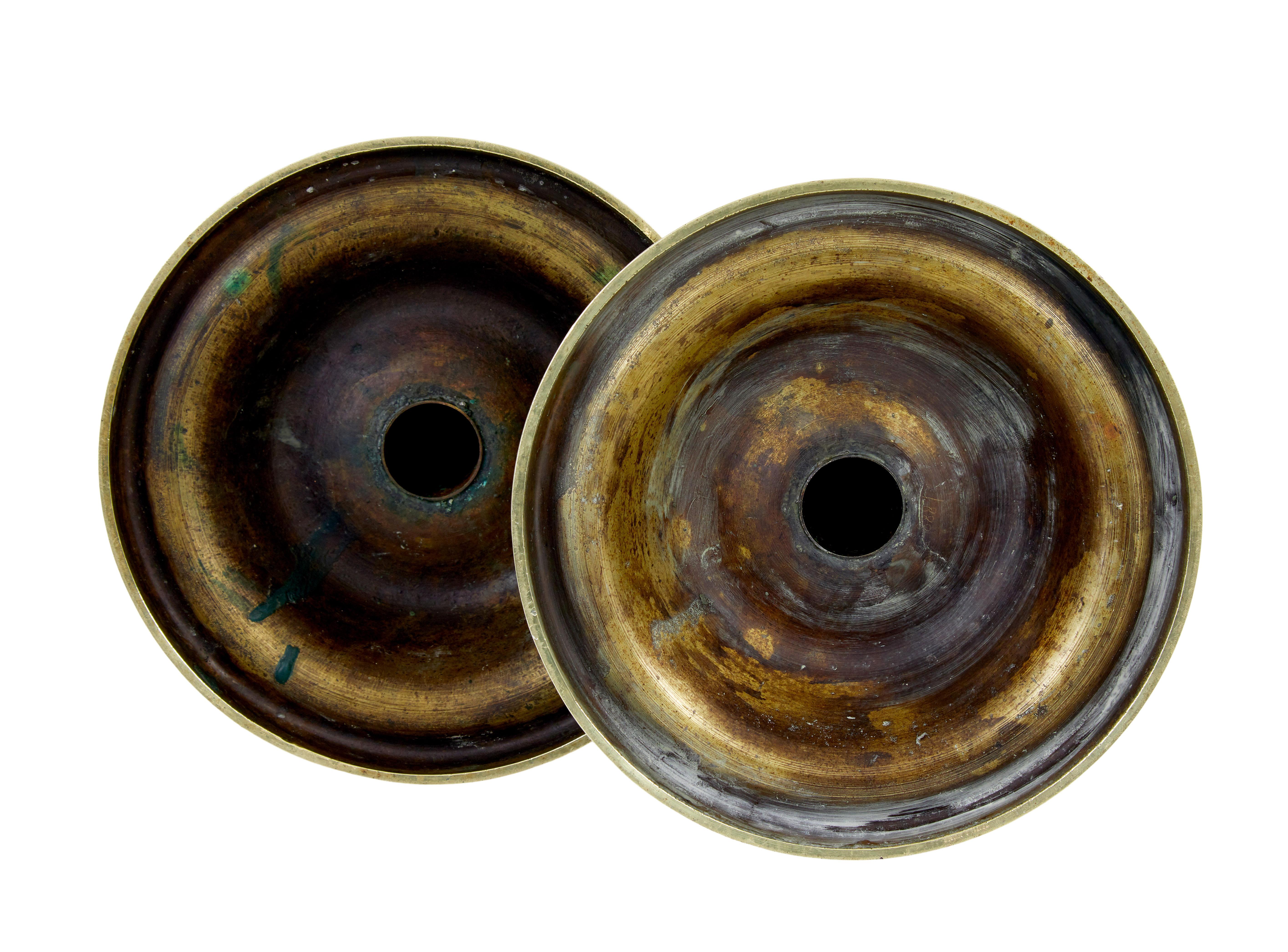 Paar kunstgewerbliche Messing-Kerzenhalter aus dem 19. im Zustand „Gut“ im Angebot in Debenham, Suffolk