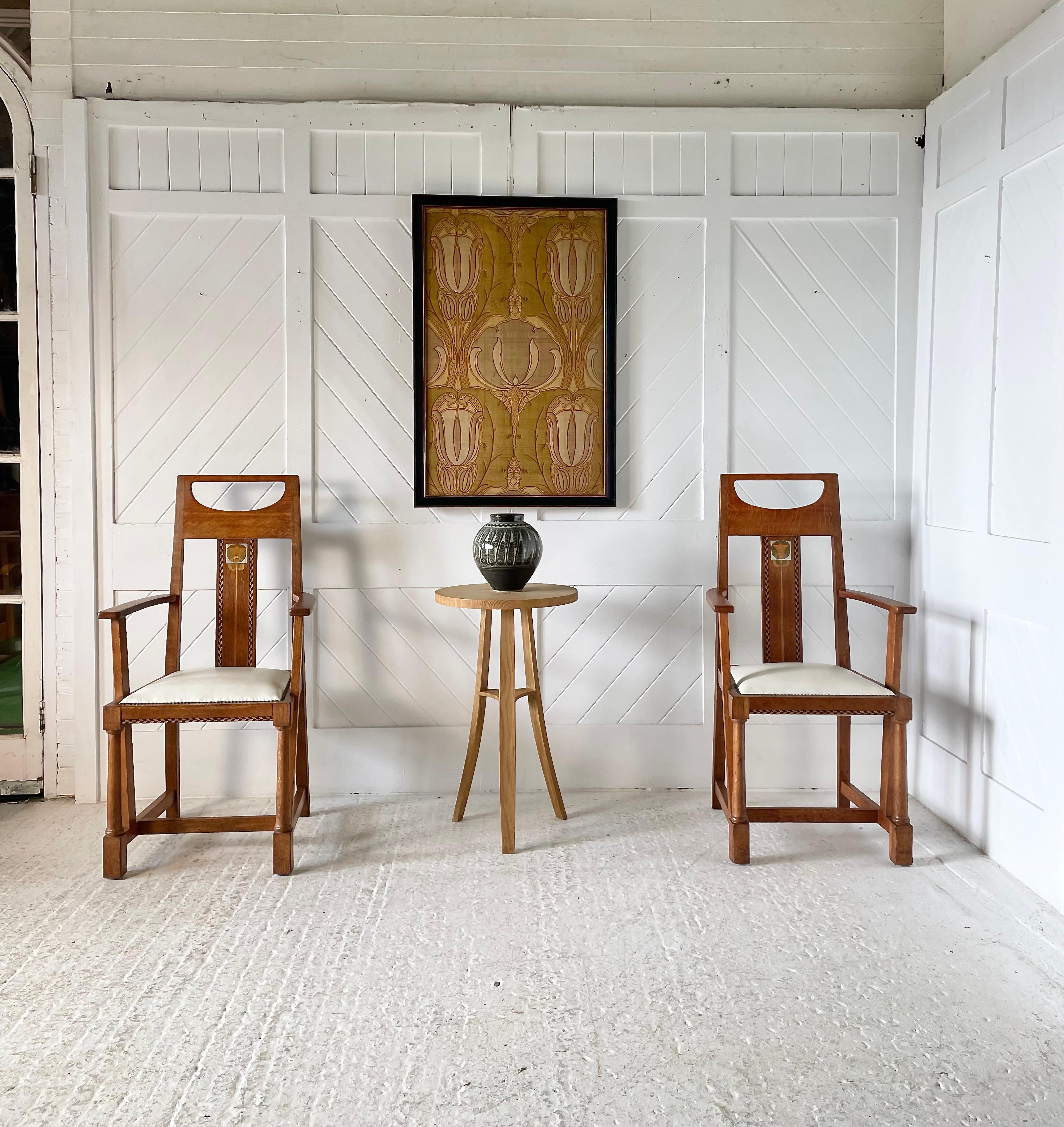 Pair of Arts and Crafts carver chairs designed by G.M. Ellwood 1905 In Good Condition For Sale In Petworth, GB