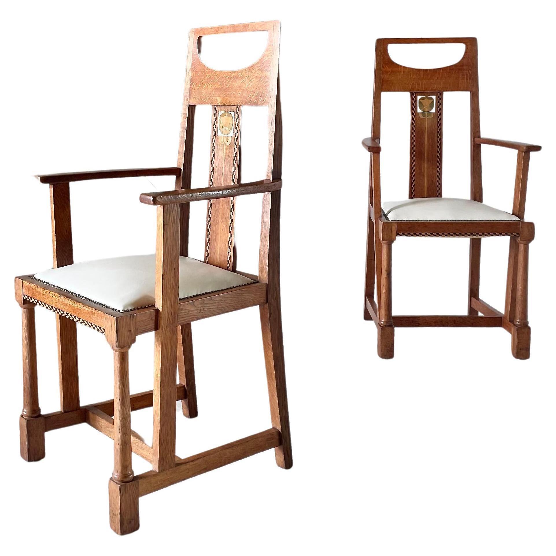 Paire de chaises sculptées Arts and Crafts conçues par G.M. Ellwood 1905 en vente