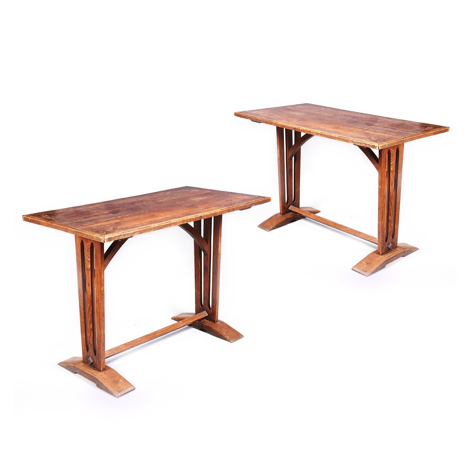 20th Century Pair of Arts and Crafts Elm Centre Tables / Side Tables
