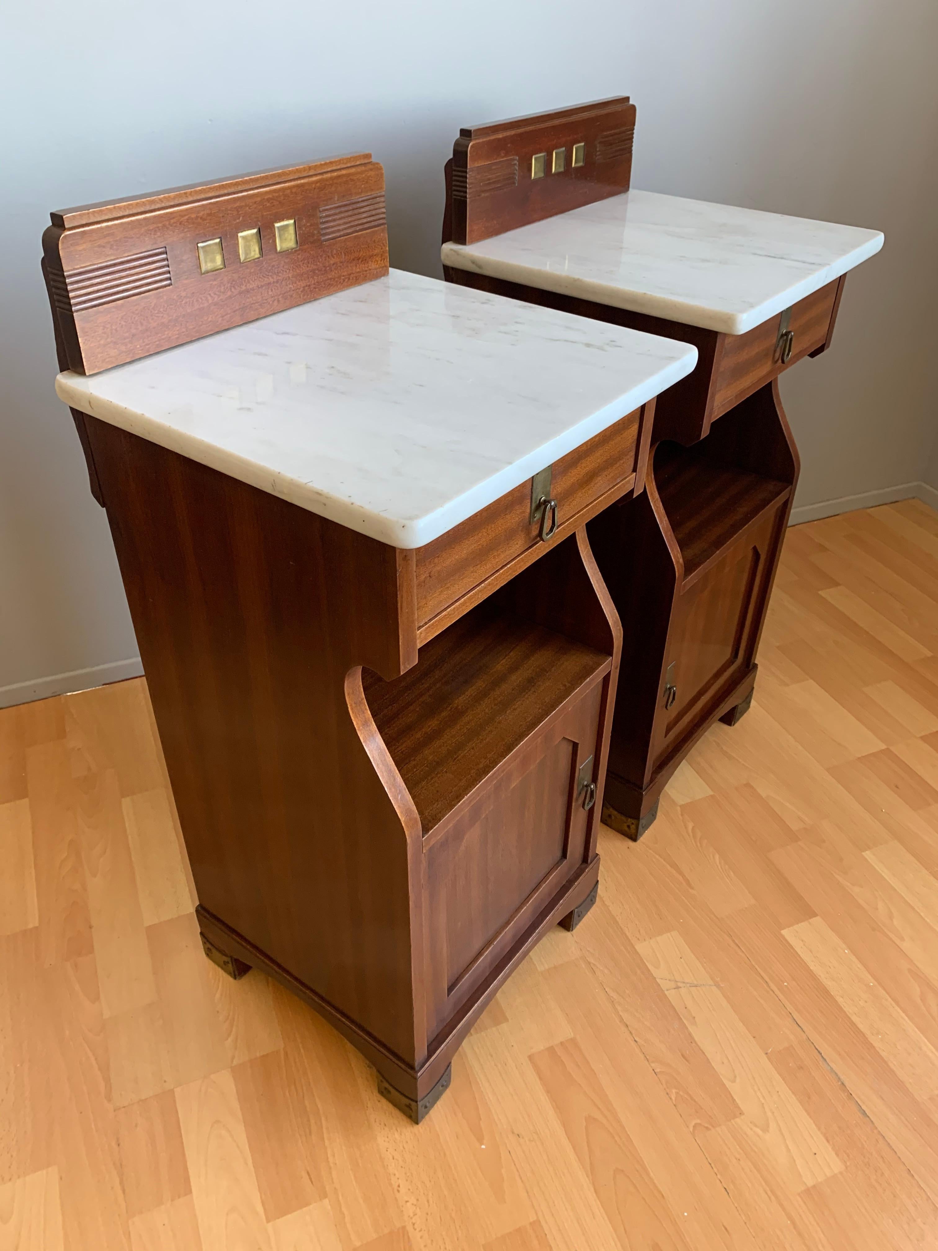 Hand-Carved Pair of Arts and Crafts Nutwood Bedside Cabinets / Nightstands with Marble Tops For Sale