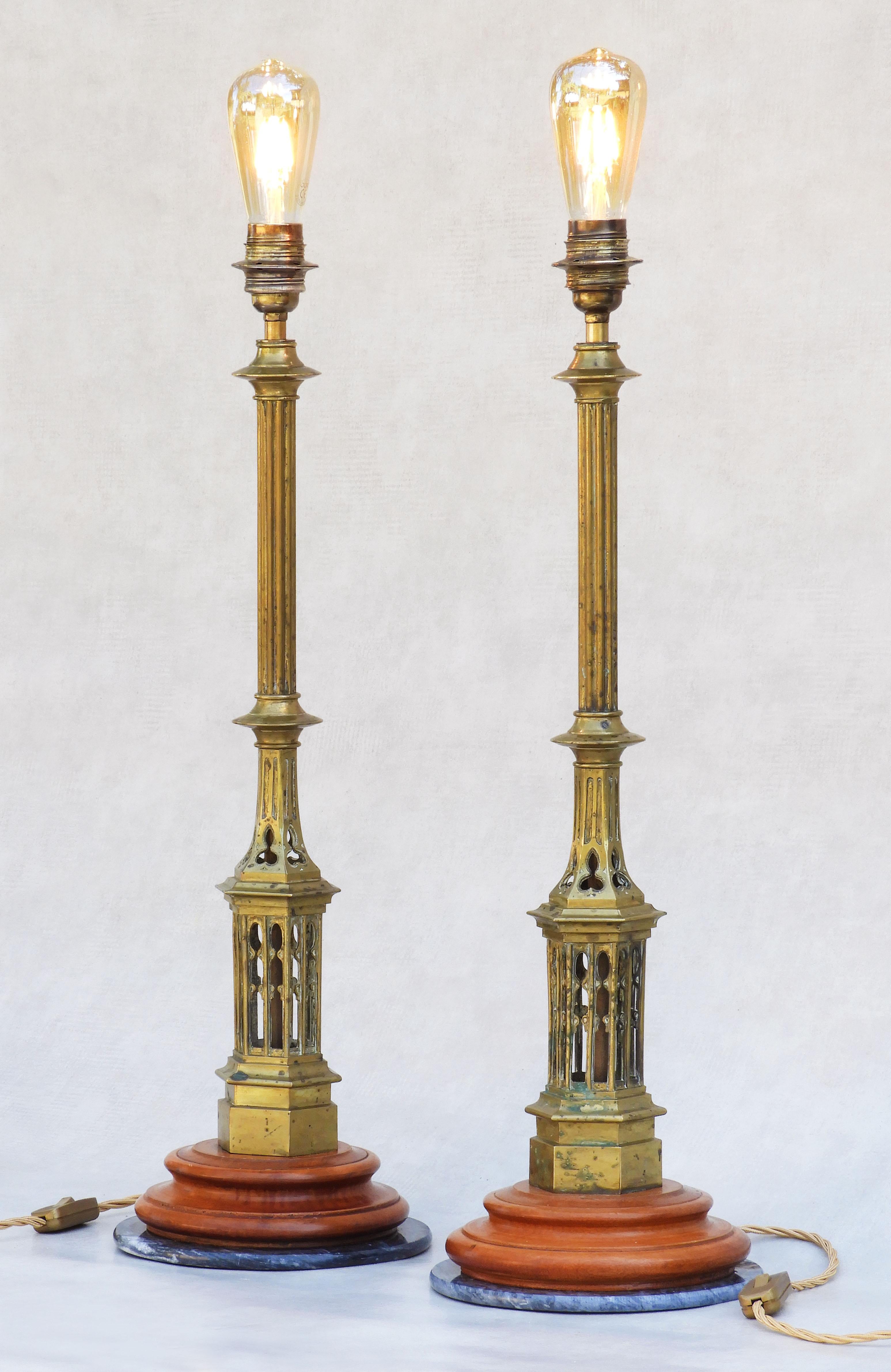 Pair of Arts and Crafts Neo Gothic Brass Lamps  In Good Condition For Sale In Trensacq, FR