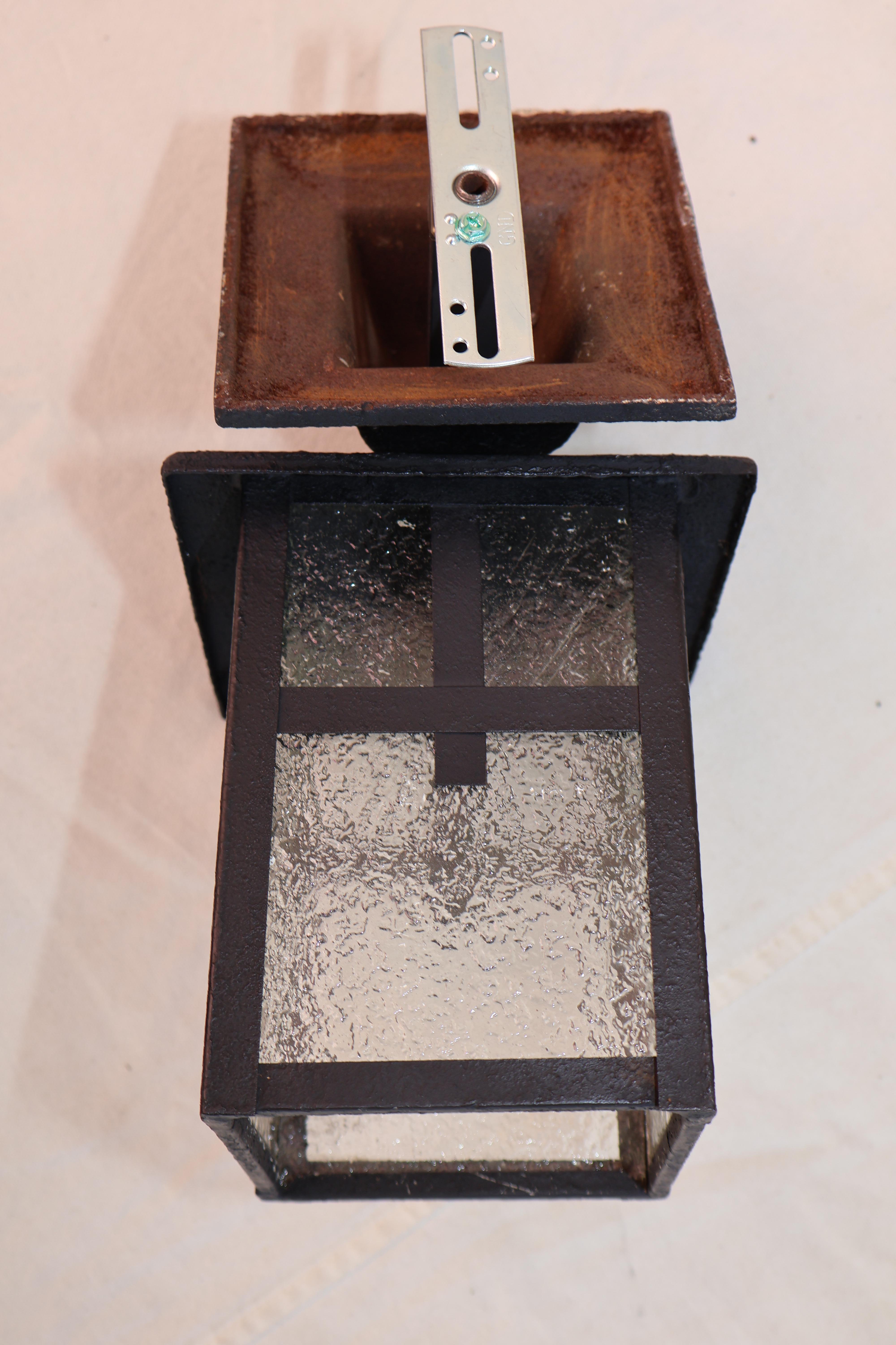 Moulage Paire d'appliques d'extérieur Arts and crafts en vente