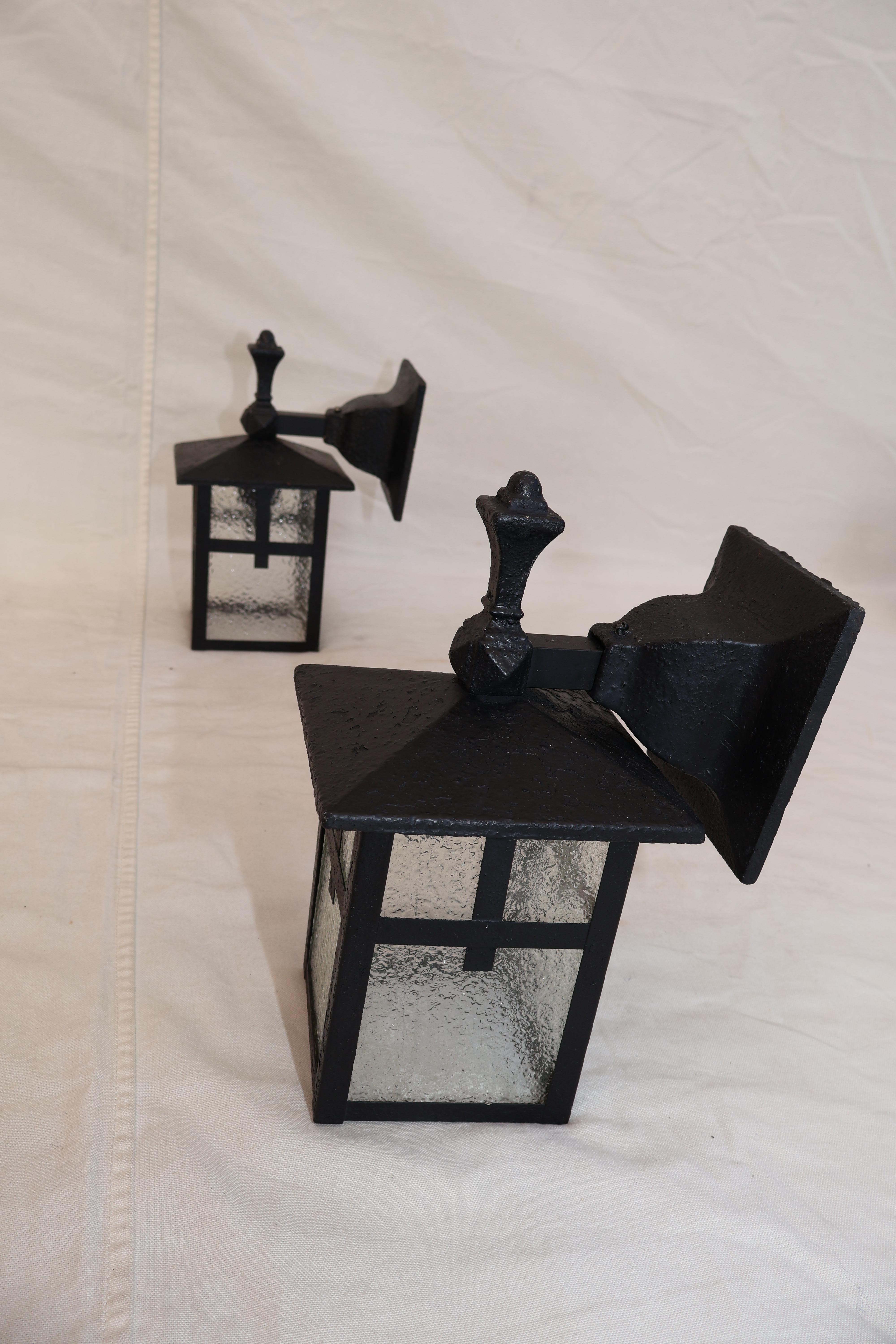 Paire d'appliques d'extérieur Arts and crafts Bon état - En vente à Los Angeles, CA