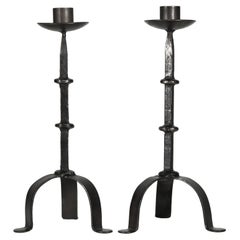 Paire de porte-bougies bougeoirs en fer forgé de style Arts and Crafts