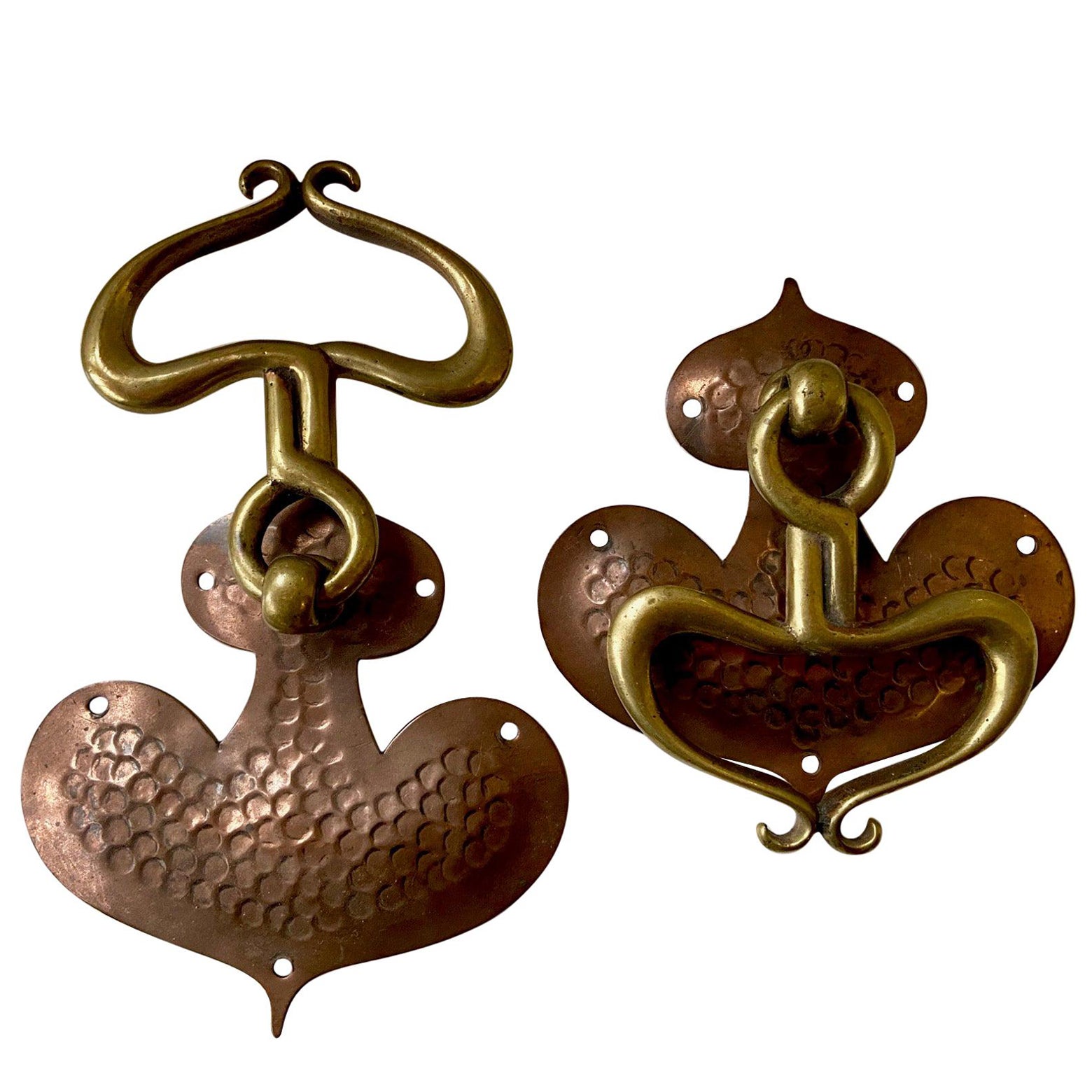 Coppia di maniglie a goccia Art & Crafts Art Nouveau, ottone e rame battuto in vendita