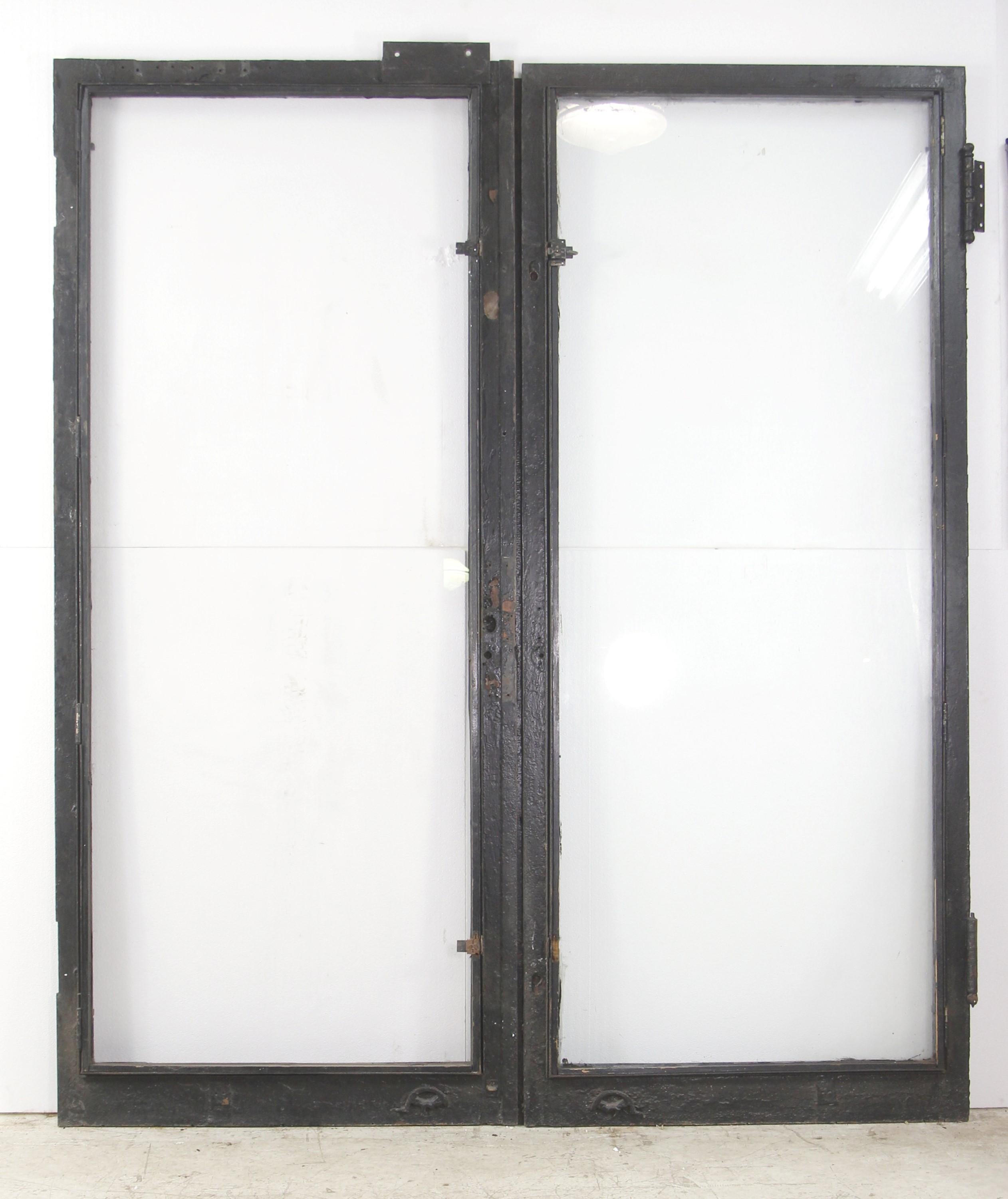 Paar Arts & Crafts Black Cast Iron Shutter Doors w/ 1 Lite Each (Gegossen)