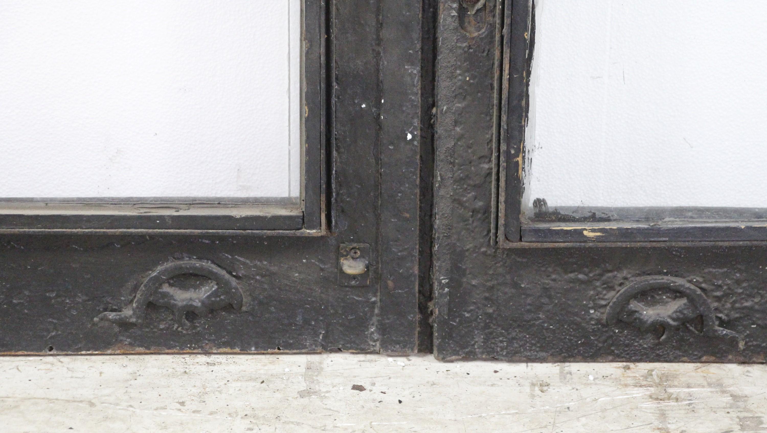Paar Arts & Crafts Black Cast Iron Shutter Doors w/ 1 Lite Each (20. Jahrhundert)